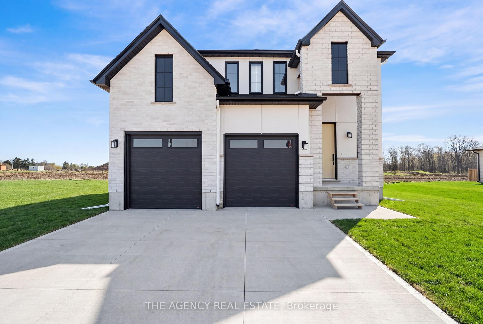 Photo 3 of 3140 Regiment Road W, London, South V — HOMEH