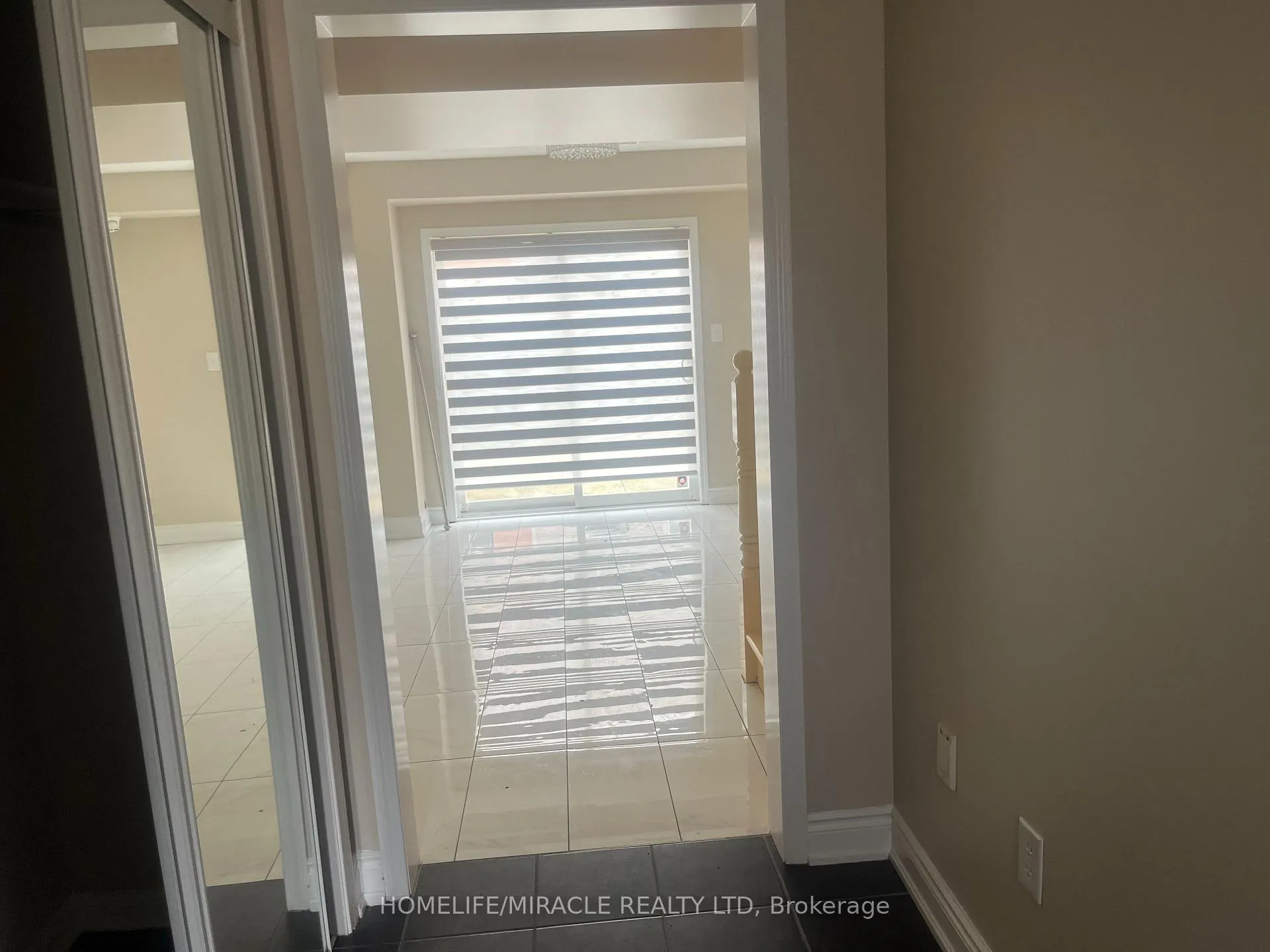 Photo 3 of 155 Decker Hollow Crescent, Brampton, Credit Valley — HOMEH
