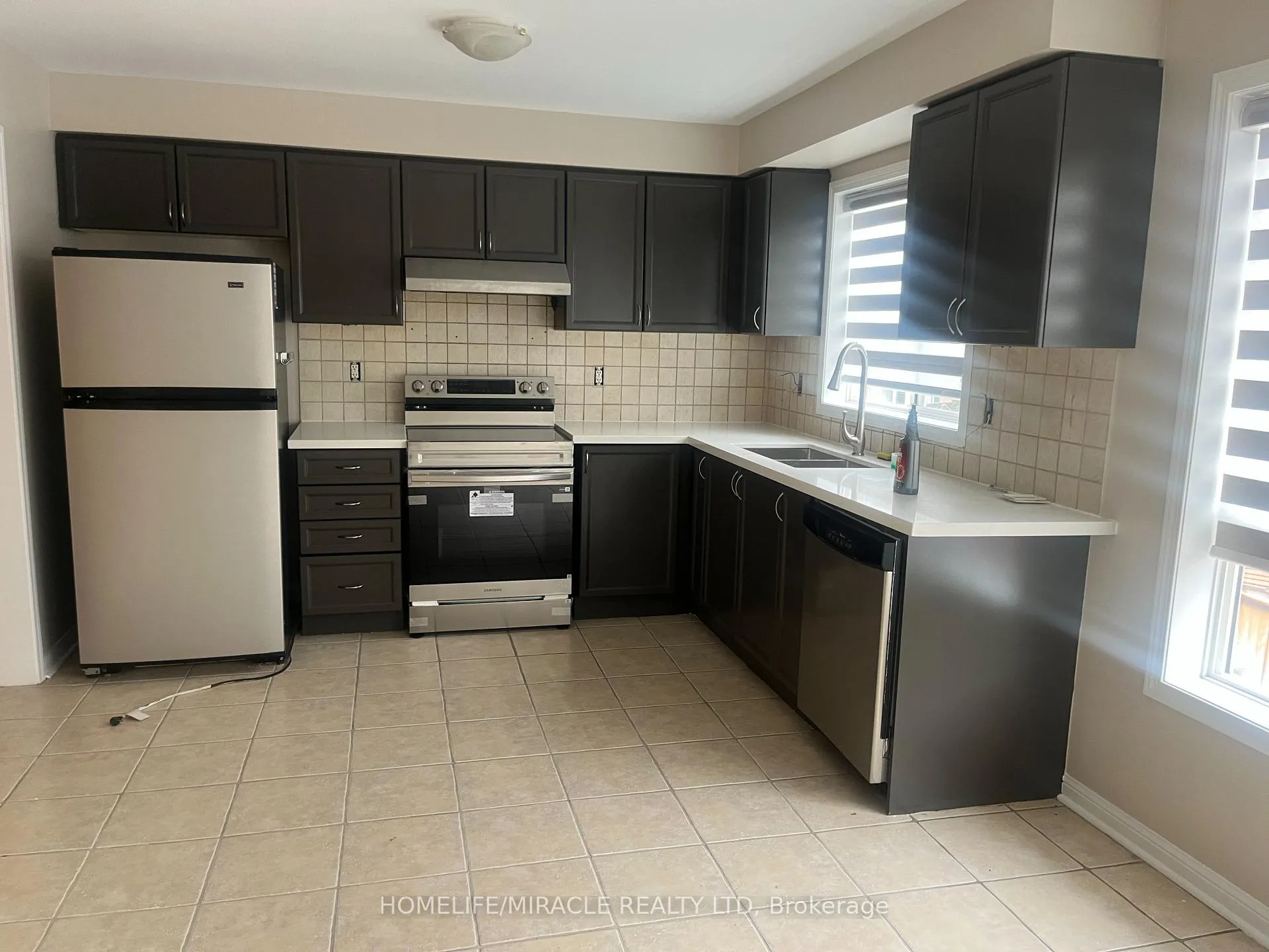 Photo 5 of 155 Decker Hollow Crescent, Brampton, Credit Valley — HOMEH