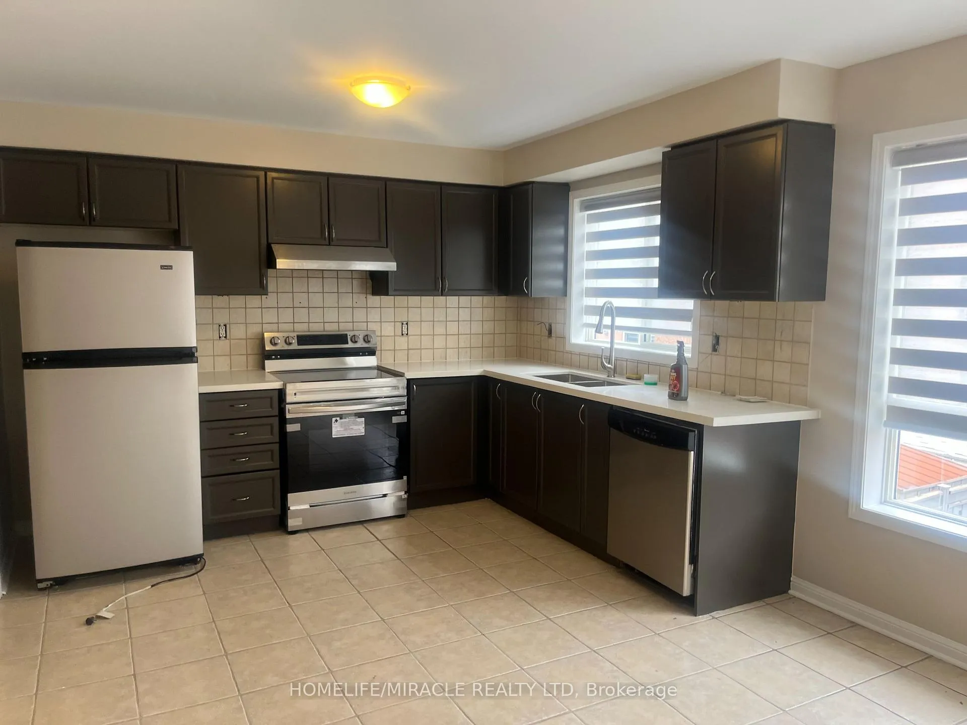 Photo 6 of 155 Decker Hollow Crescent, Brampton, Credit Valley — HOMEH