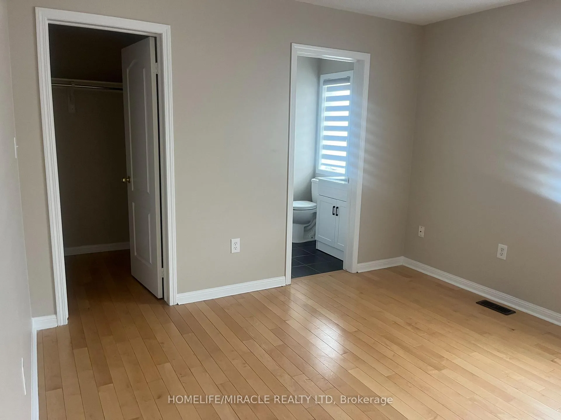 Photo 8 of 155 Decker Hollow Crescent, Brampton, Credit Valley — HOMEH