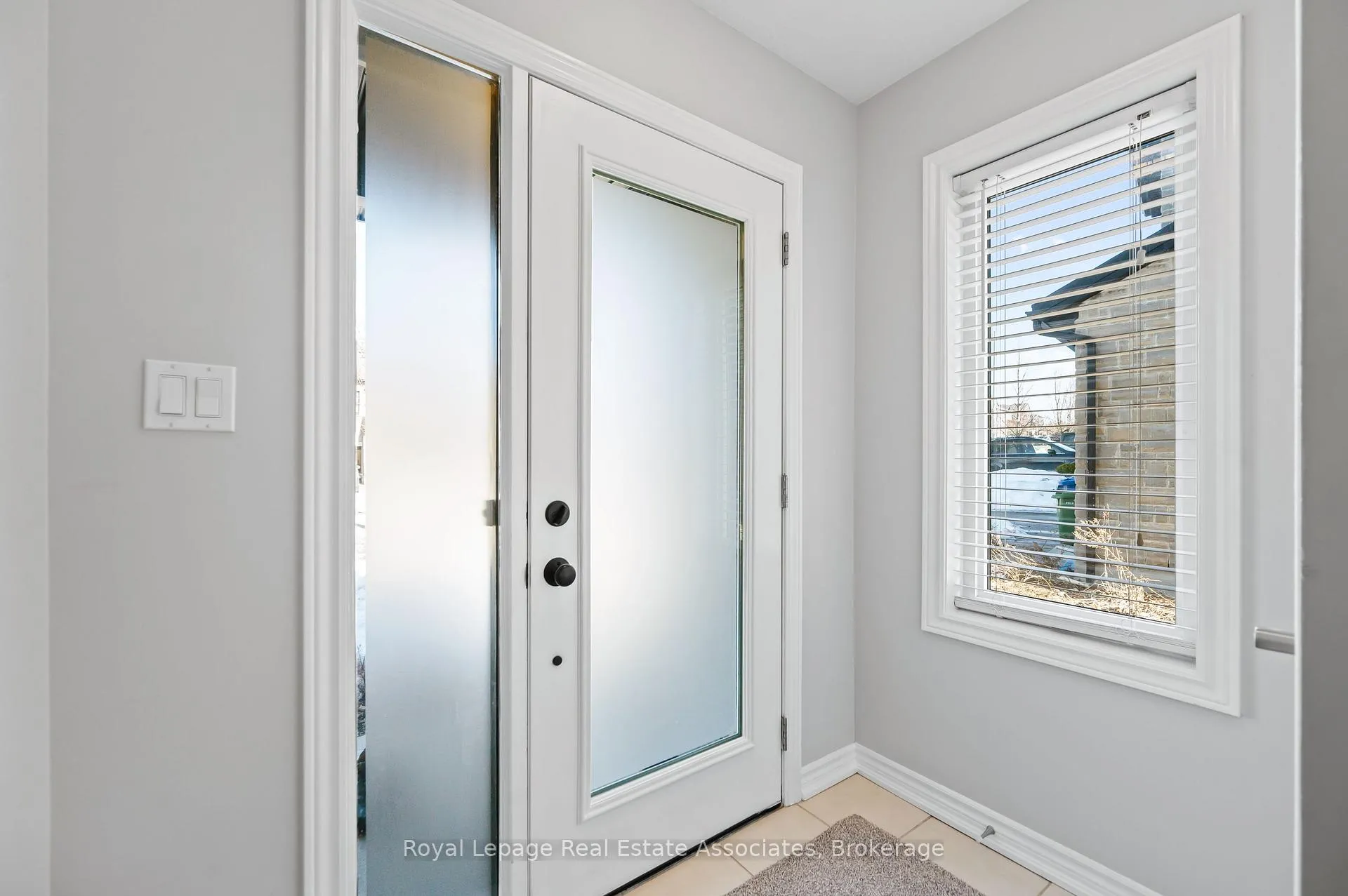 Photo 4 of 70 Hawkins Drive, Guelph, Pineridge/Westminster Woods — HOMEH