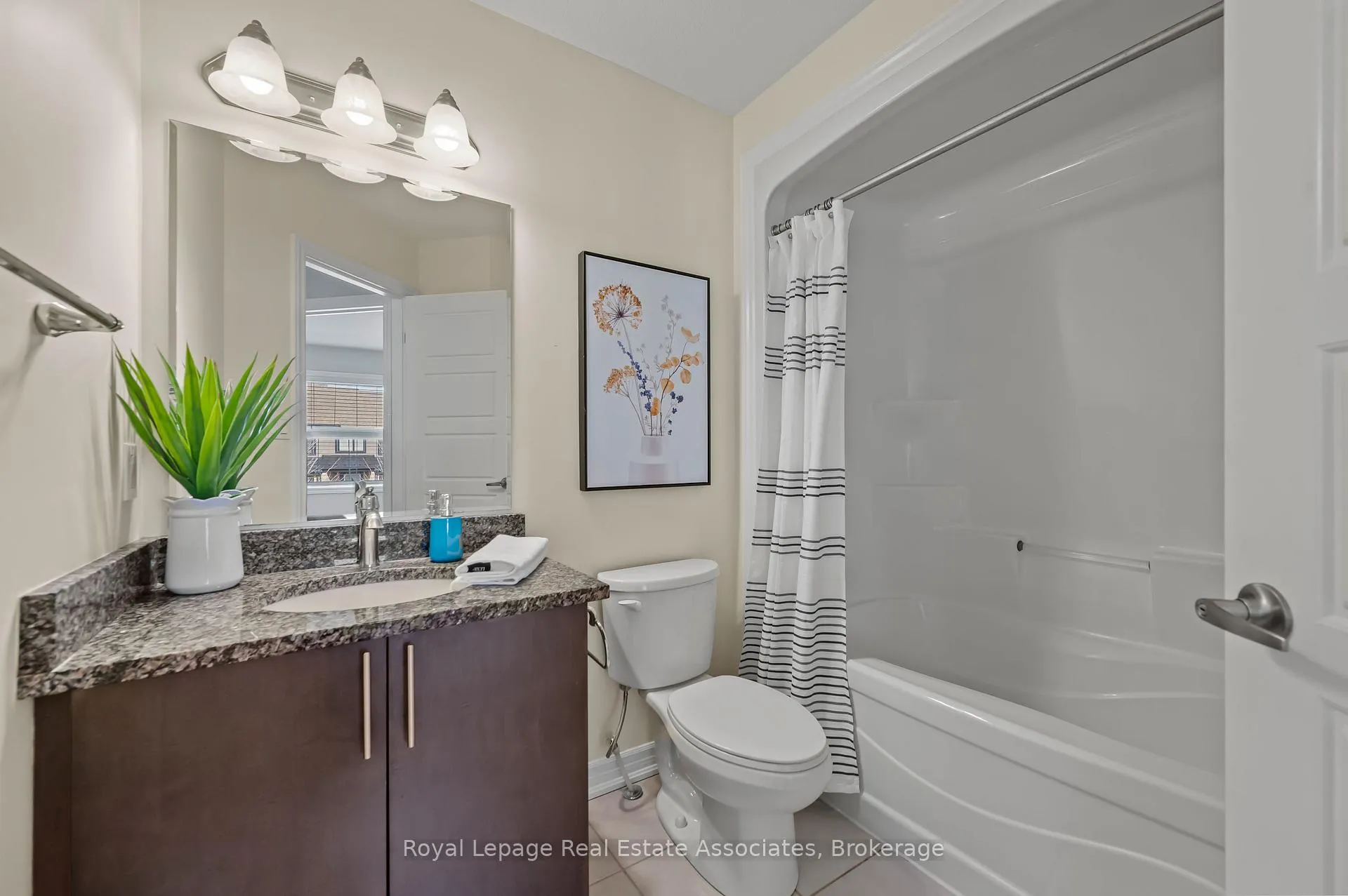 Photo 24 of 70 Hawkins Drive, Guelph, Pineridge/Westminster Woods — HOMEH