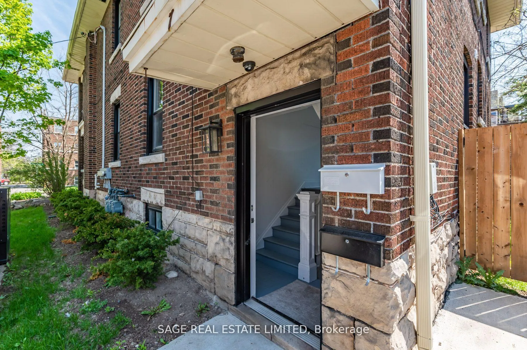 Photo 19 of Unit 3rd, 459 Aberdeen Avenue, Hamilton, Kirkendall — HOMEH