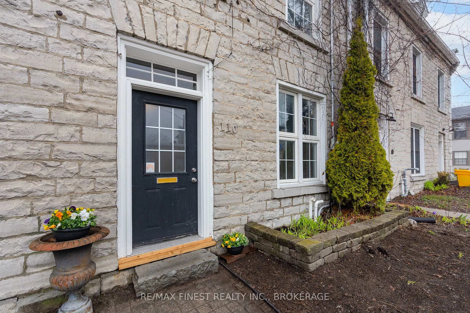 Photo 1 of 110 Yonge Street, Kingston, Central City West — HOMEH