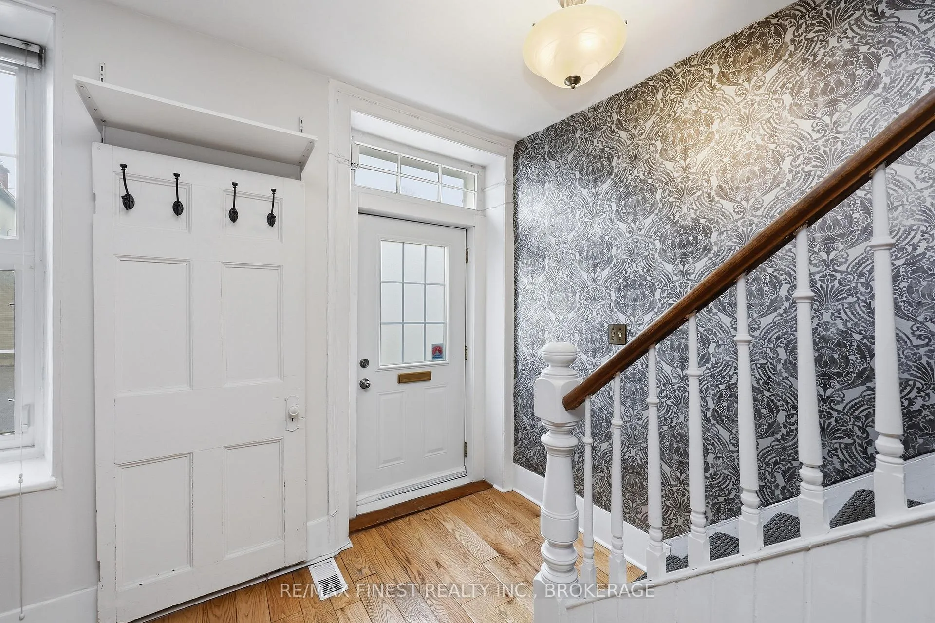 Photo 4 of 110 Yonge Street, Kingston, Central City West — HOMEH