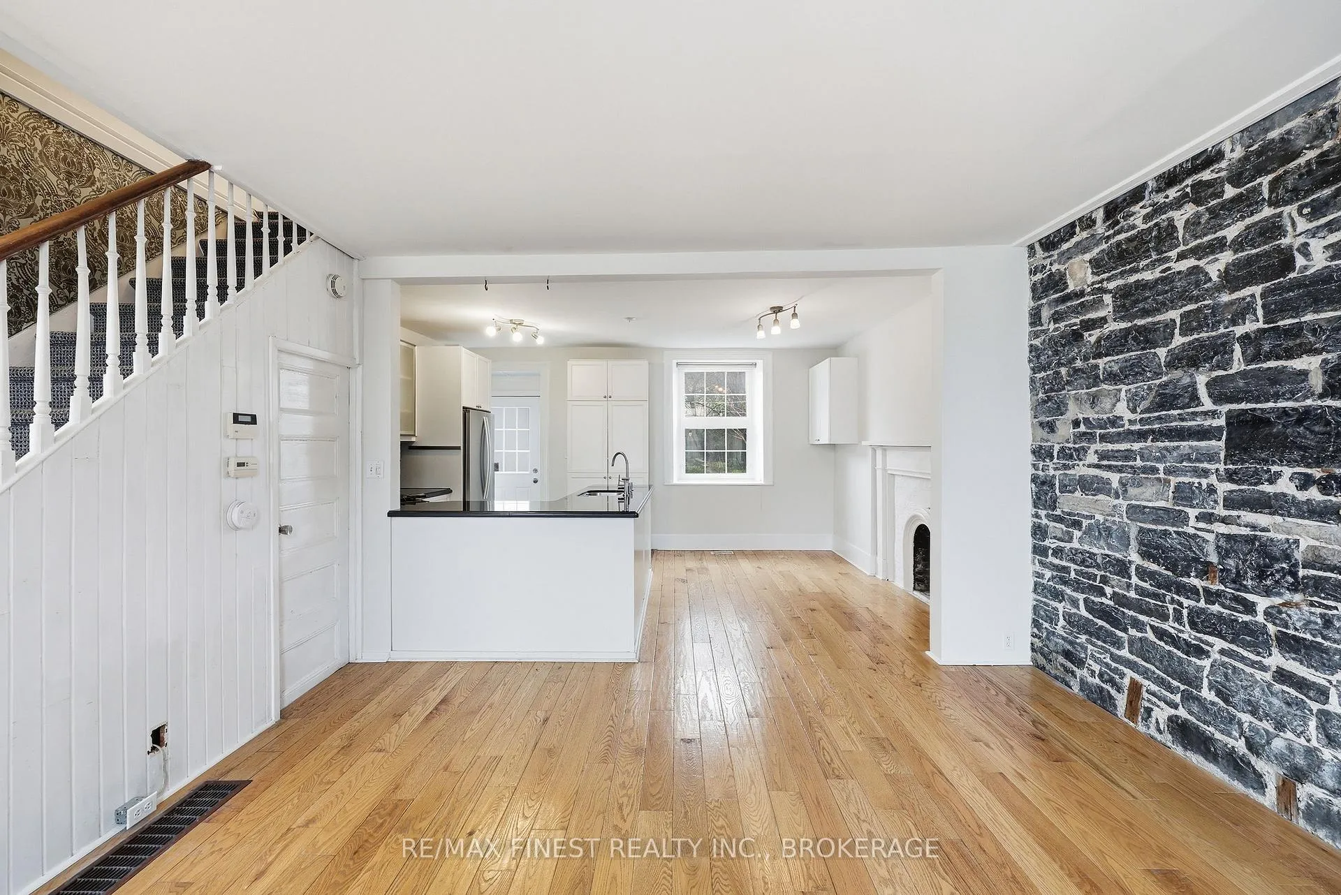 Photo 7 of 110 Yonge Street, Kingston, Central City West — HOMEH