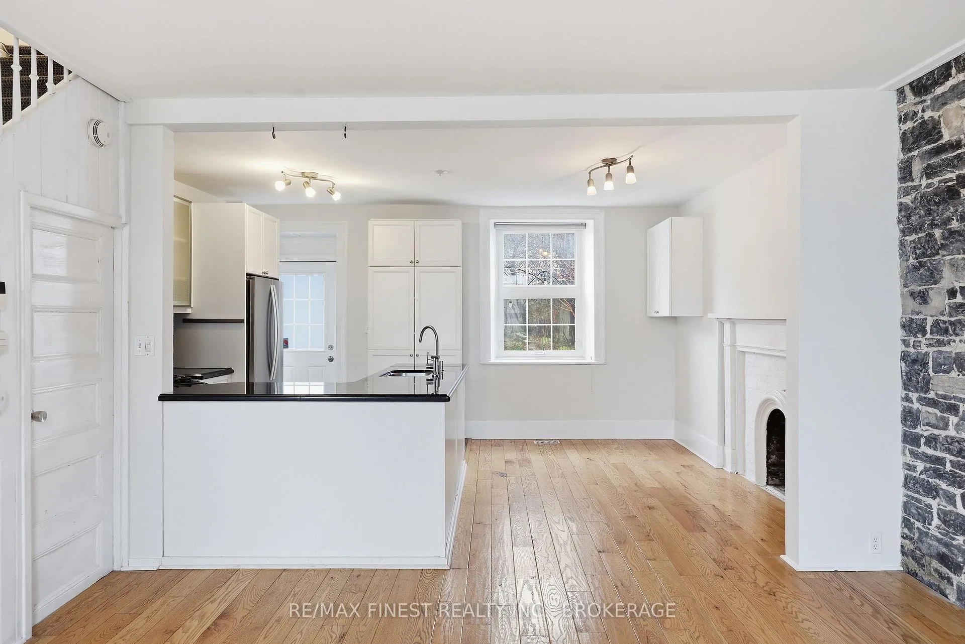Photo 8 of 110 Yonge Street, Kingston, Central City West — HOMEH