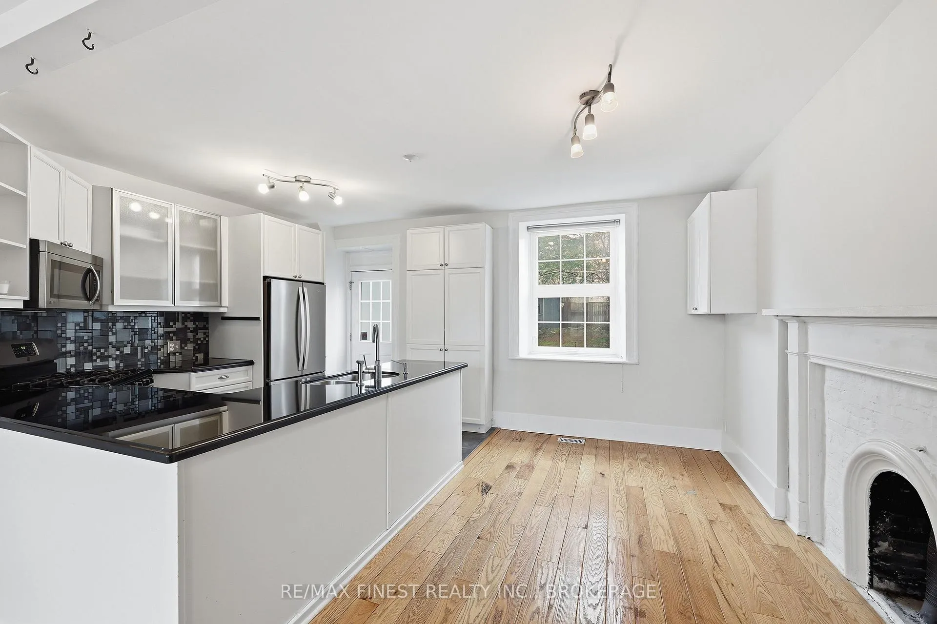 Photo 9 of 110 Yonge Street, Kingston, Central City West — HOMEH