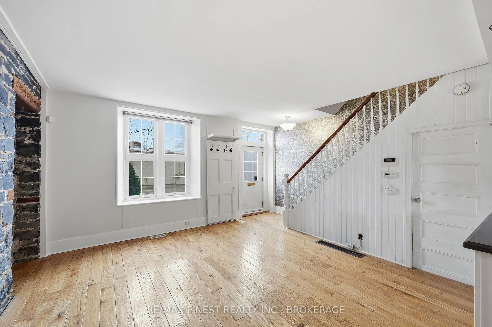 Photo 10 of 110 Yonge Street, Kingston, Central City West — HOMEH