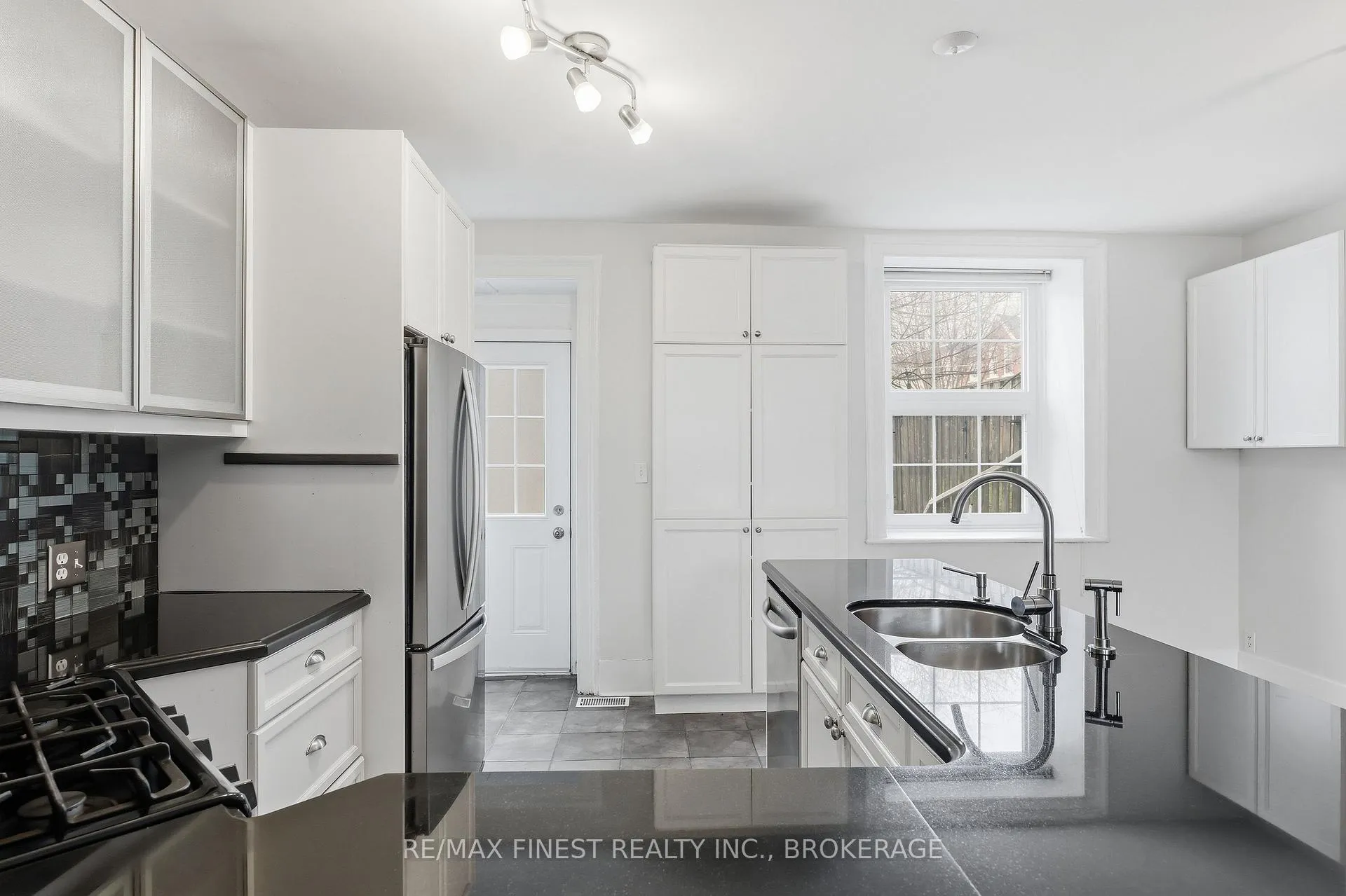 Photo 12 of 110 Yonge Street, Kingston, Central City West — HOMEH