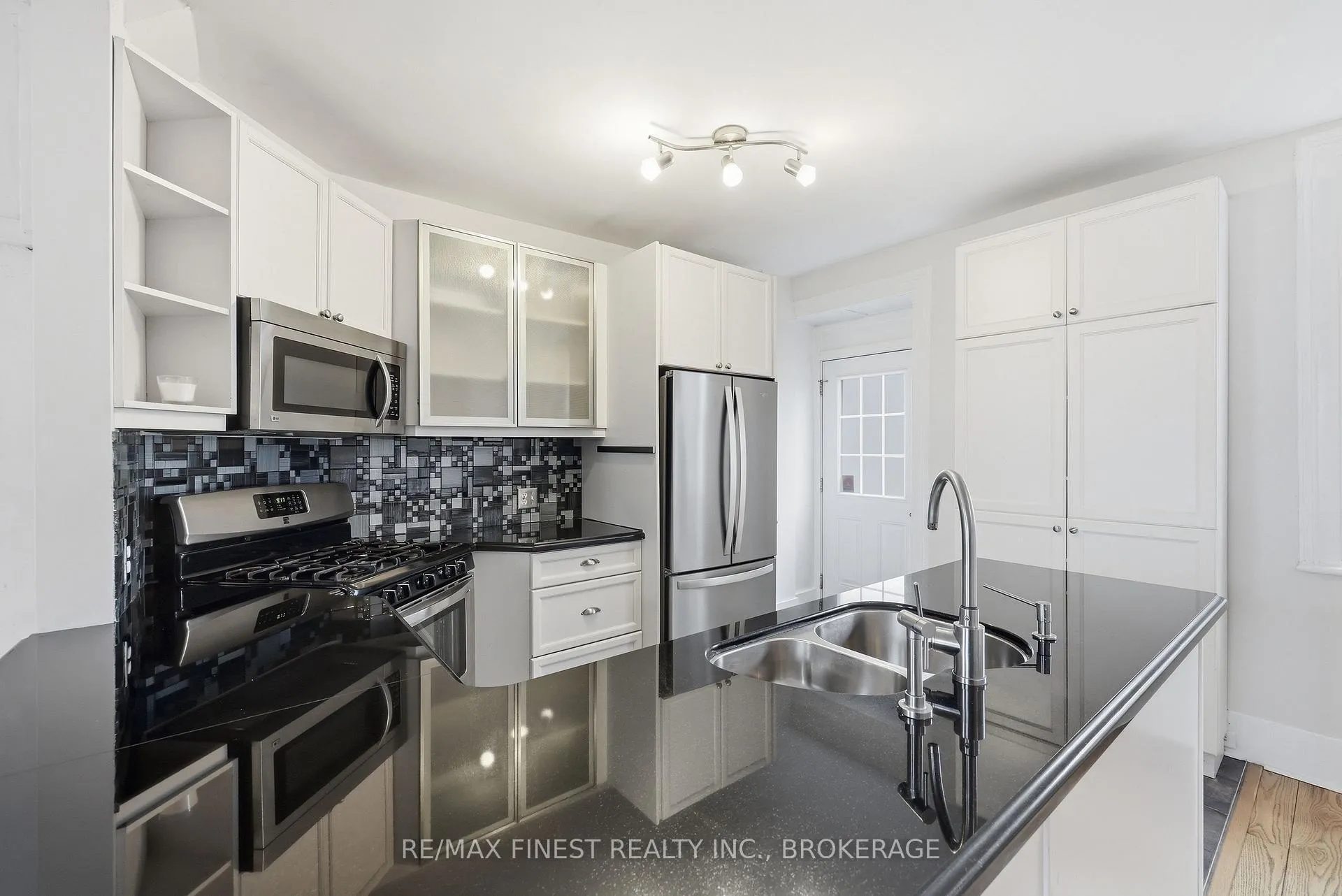 Photo 13 of 110 Yonge Street, Kingston, Central City West — HOMEH