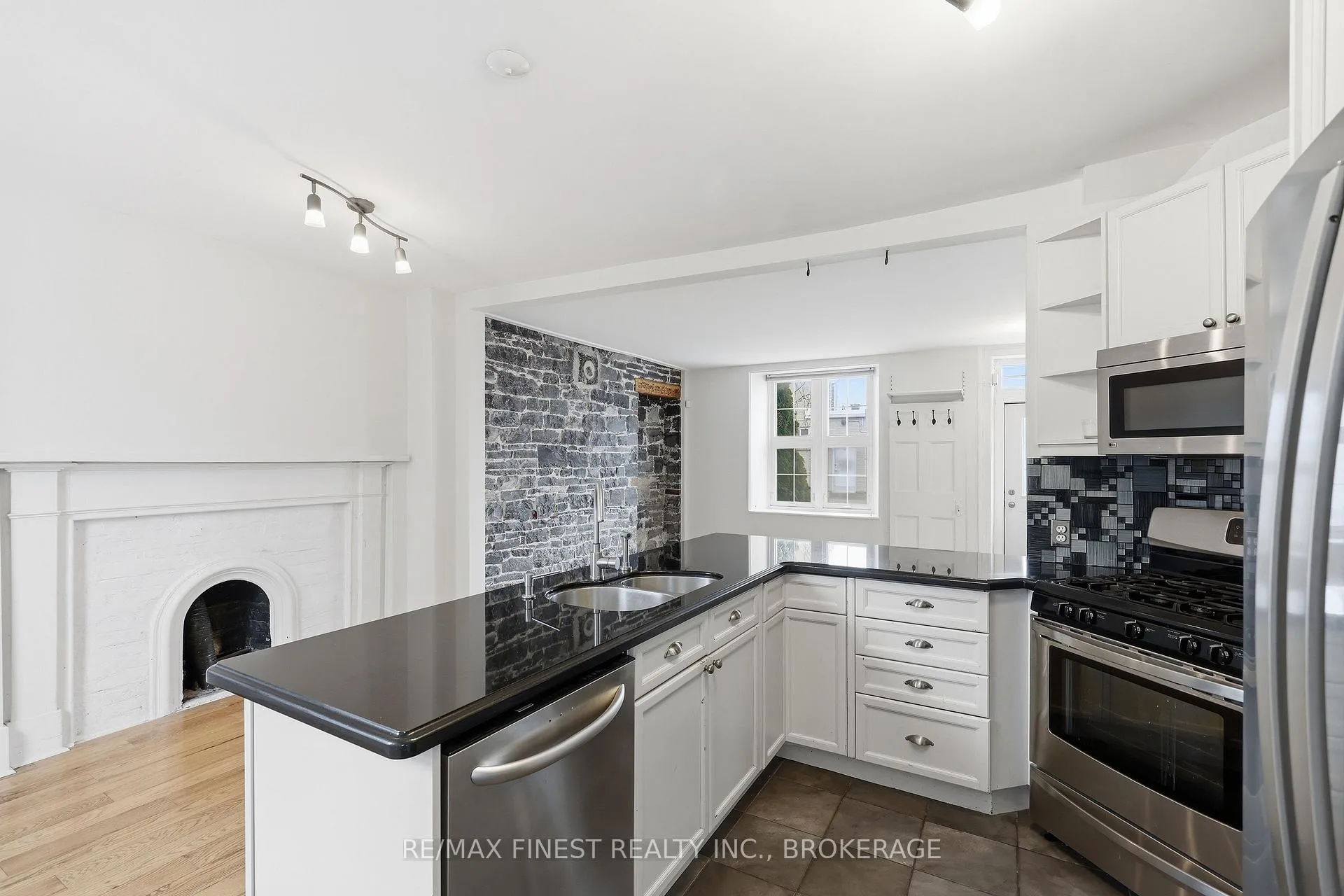 Photo 17 of 110 Yonge Street, Kingston, Central City West — HOMEH