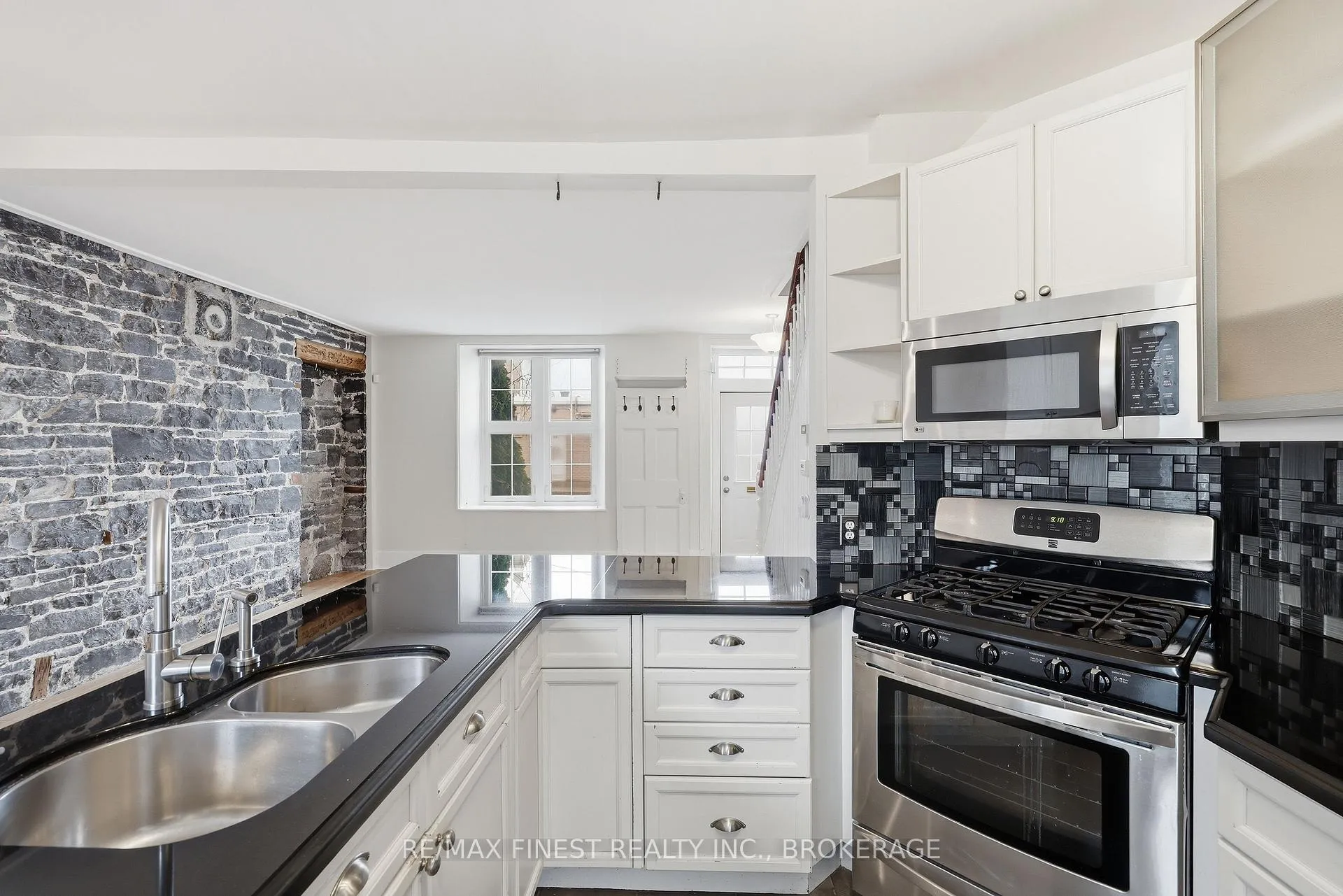 Photo 18 of 110 Yonge Street, Kingston, Central City West — HOMEH