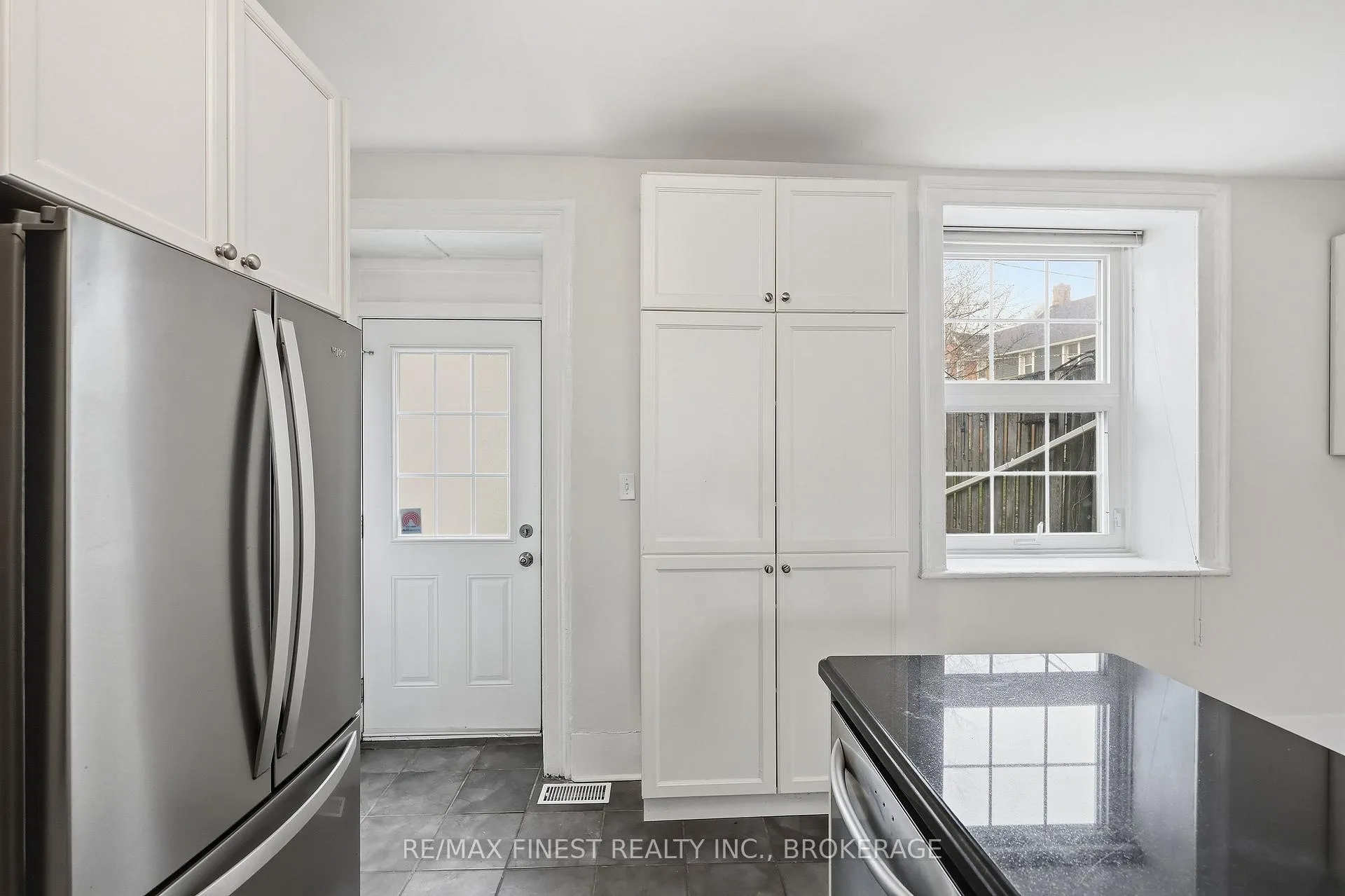 Photo 19 of 110 Yonge Street, Kingston, Central City West — HOMEH