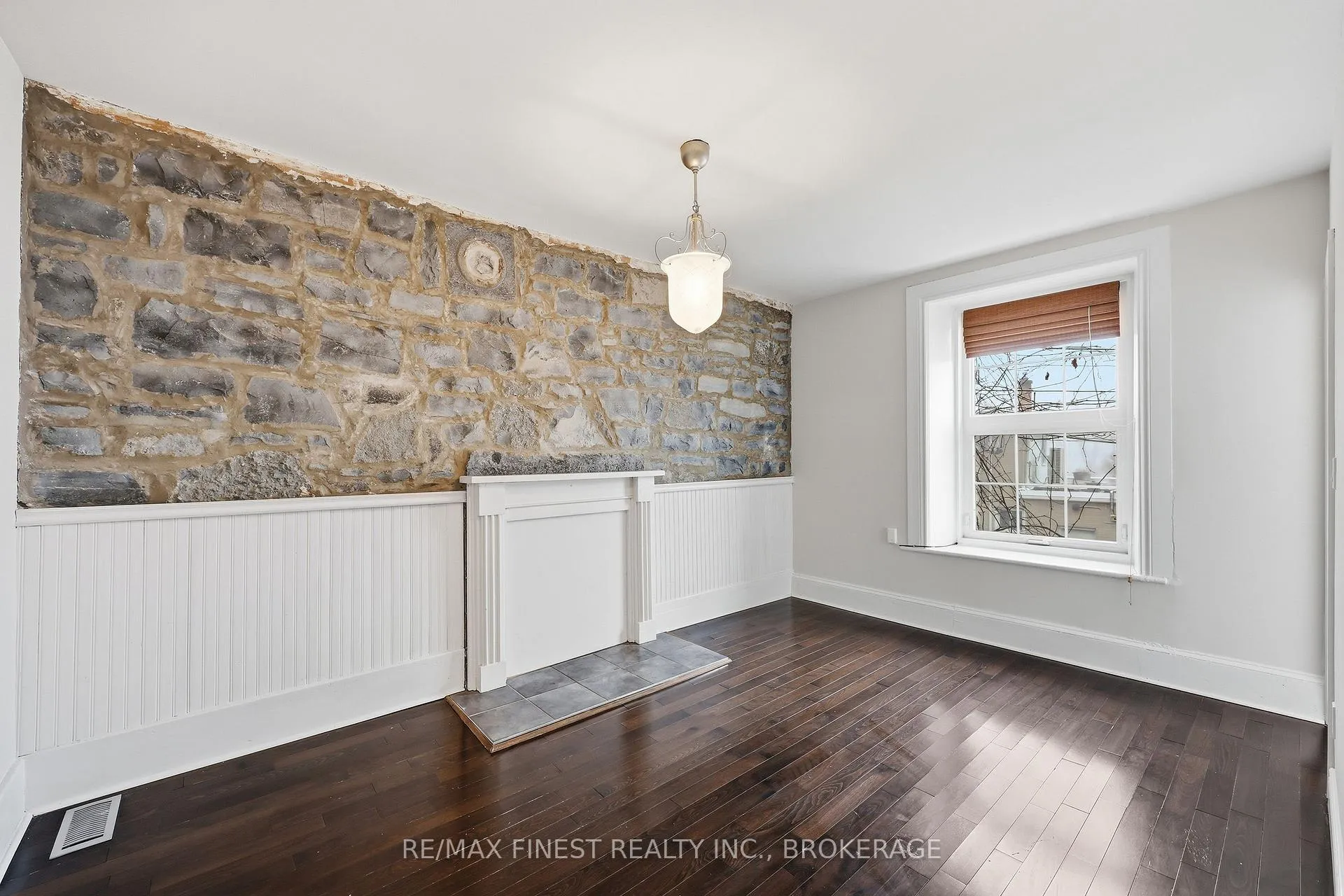 Photo 21 of 110 Yonge Street, Kingston, Central City West — HOMEH