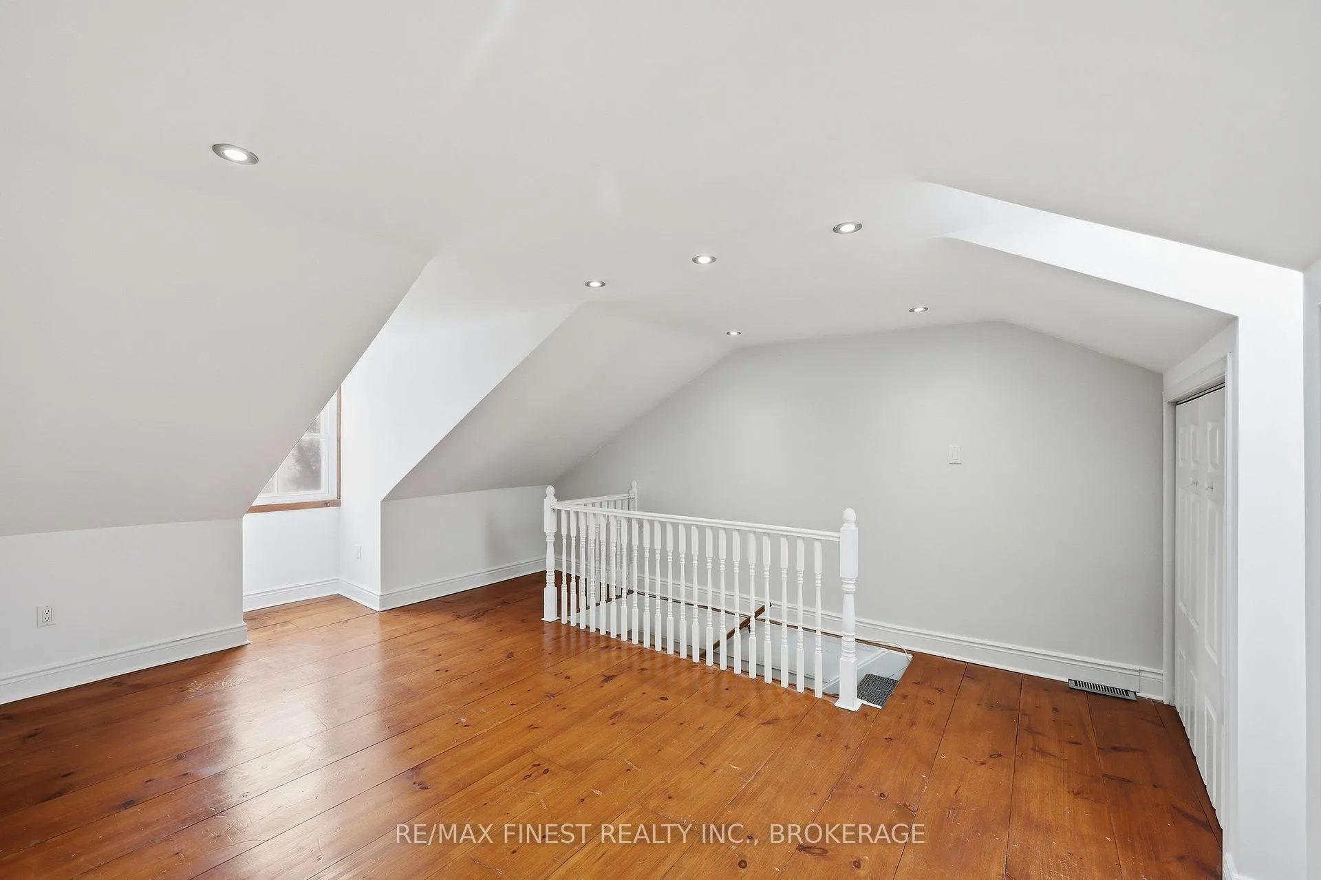 Photo 31 of 110 Yonge Street, Kingston, Central City West — HOMEH