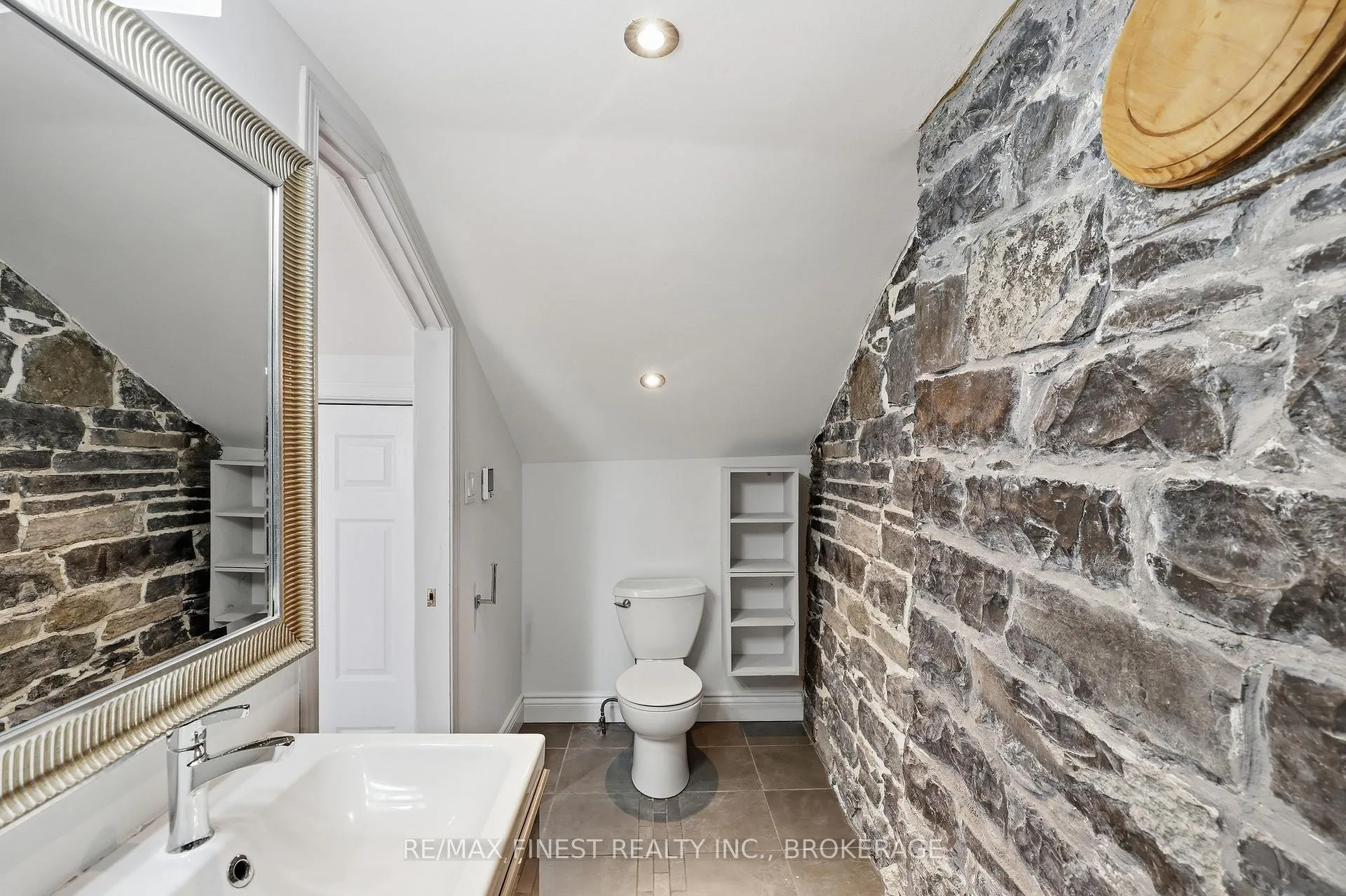 Photo 34 of 110 Yonge Street, Kingston, Central City West — HOMEH