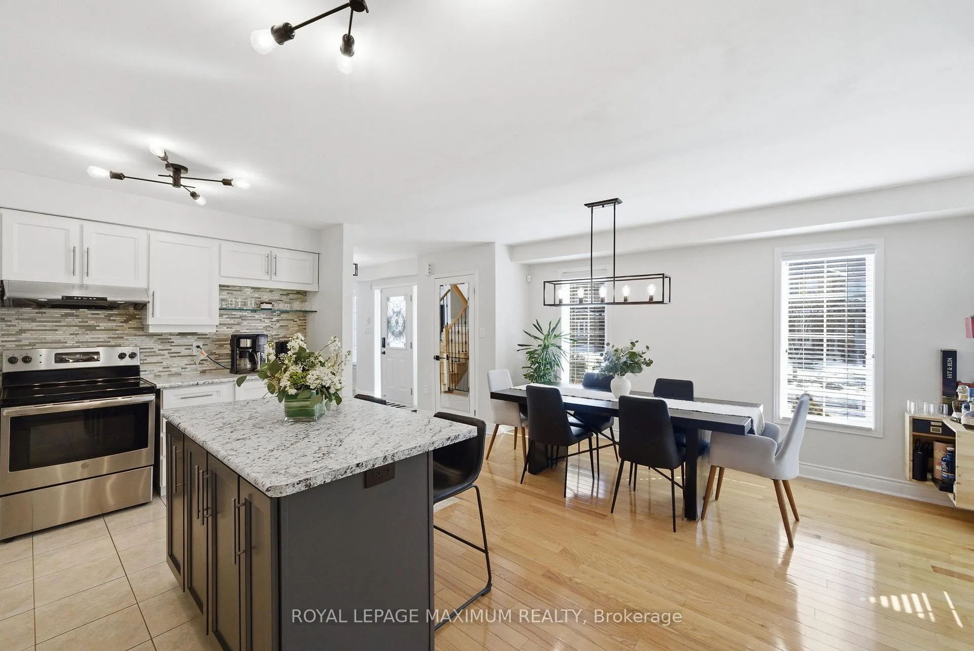 Photo 12 of 2 Castle Park Boulevard, Vaughan, Sonoma Heights — HOMEH