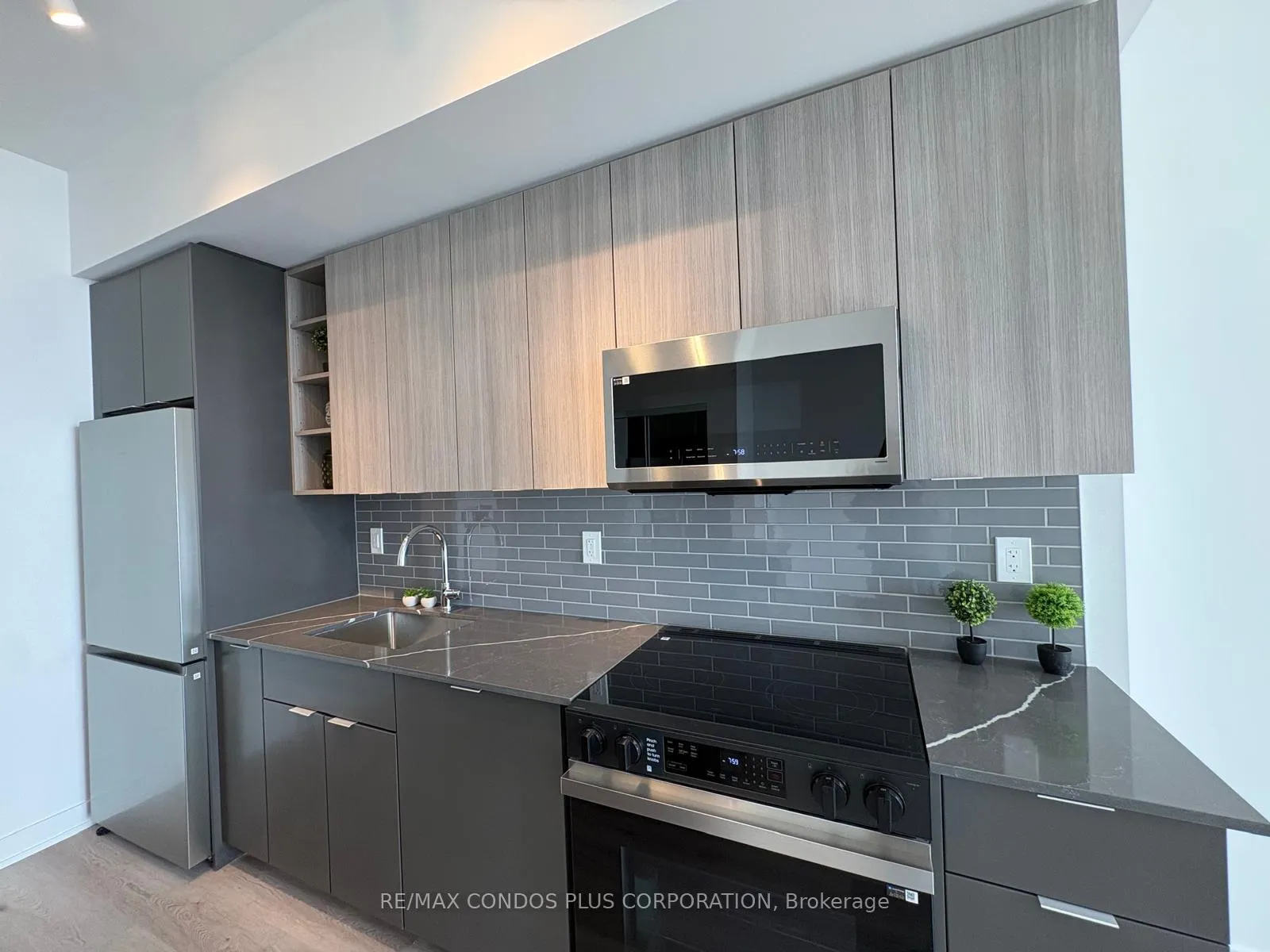 Photo 4 of Unit 414, 2075 Lakeshore Road, Burlington, Brant — HOMEH