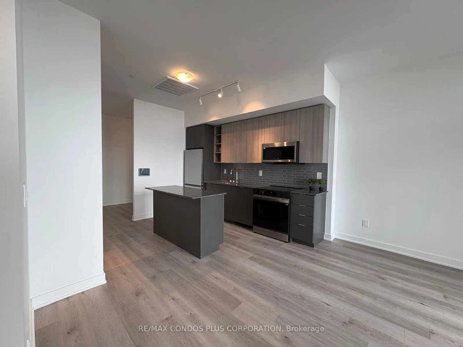 Photo 5 of Unit 414, 2075 Lakeshore Road, Burlington, Brant — HOMEH