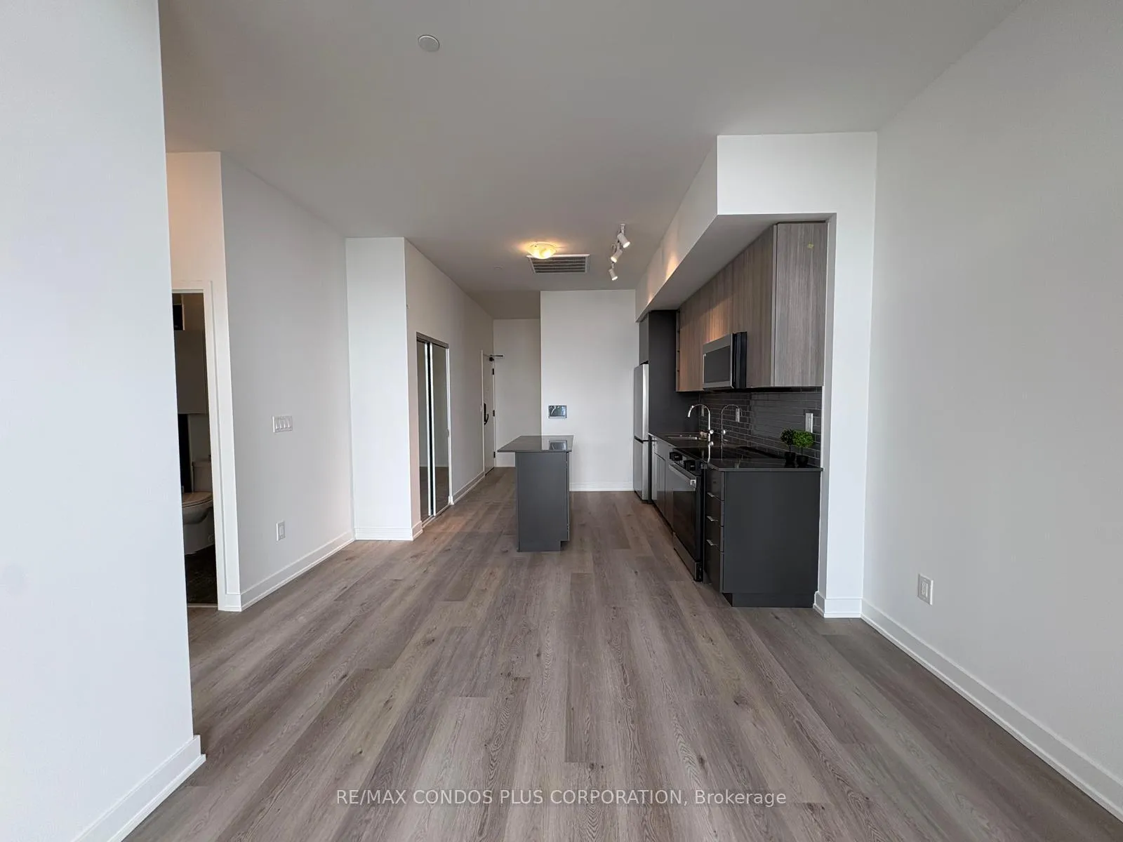 Photo 6 of Unit 414, 2075 Lakeshore Road, Burlington, Brant — HOMEH
