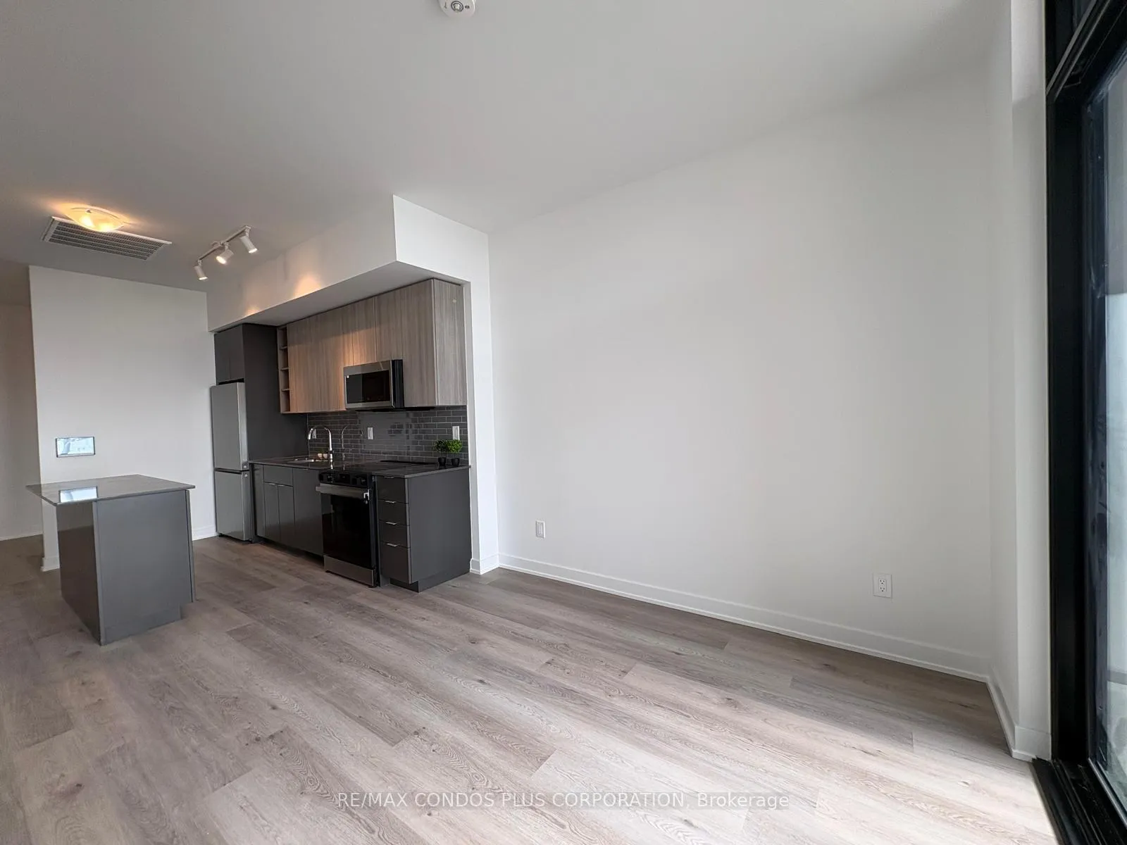 Photo 7 of Unit 414, 2075 Lakeshore Road, Burlington, Brant — HOMEH