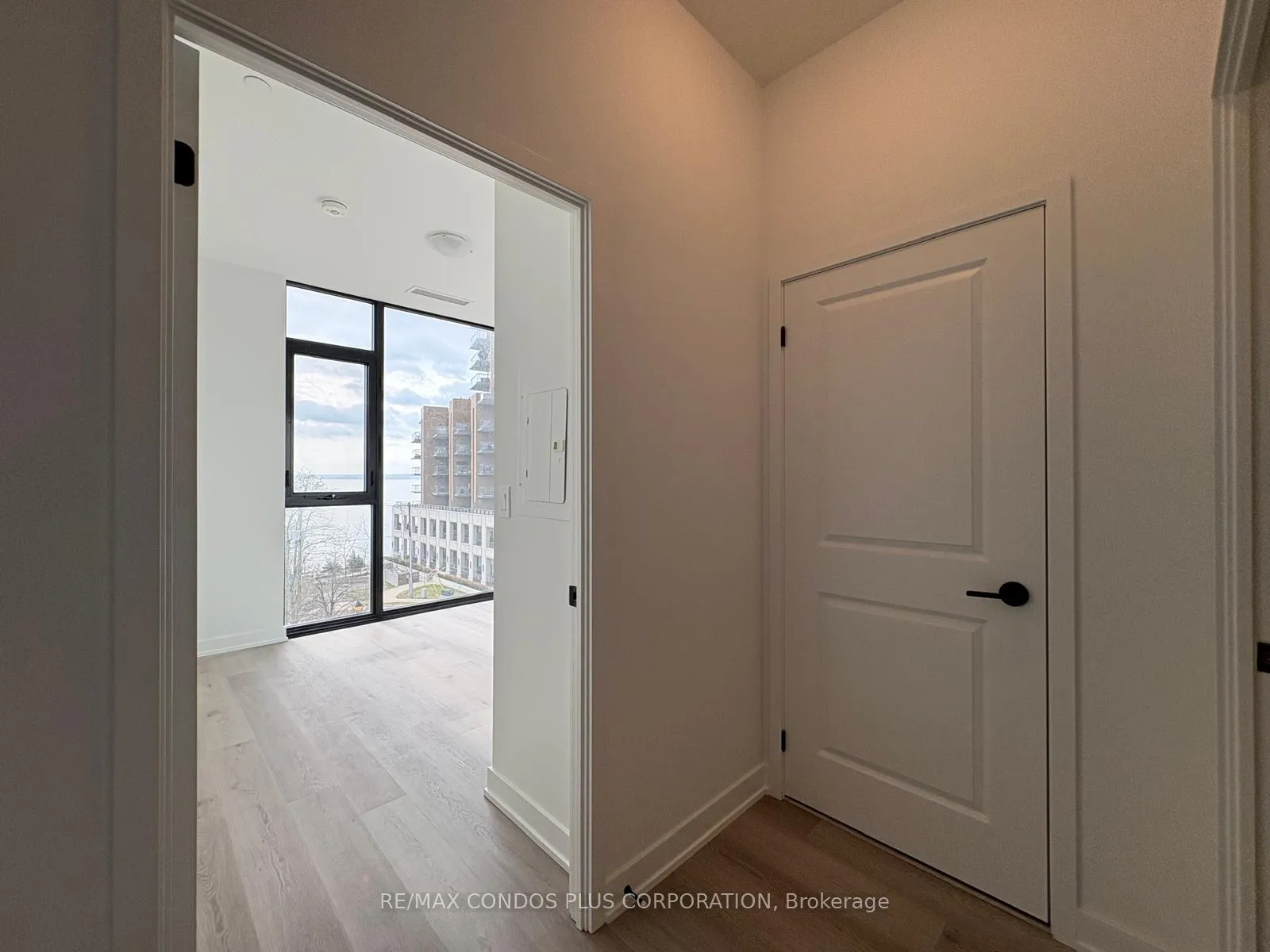 Photo 10 of Unit 414, 2075 Lakeshore Road, Burlington, Brant — HOMEH