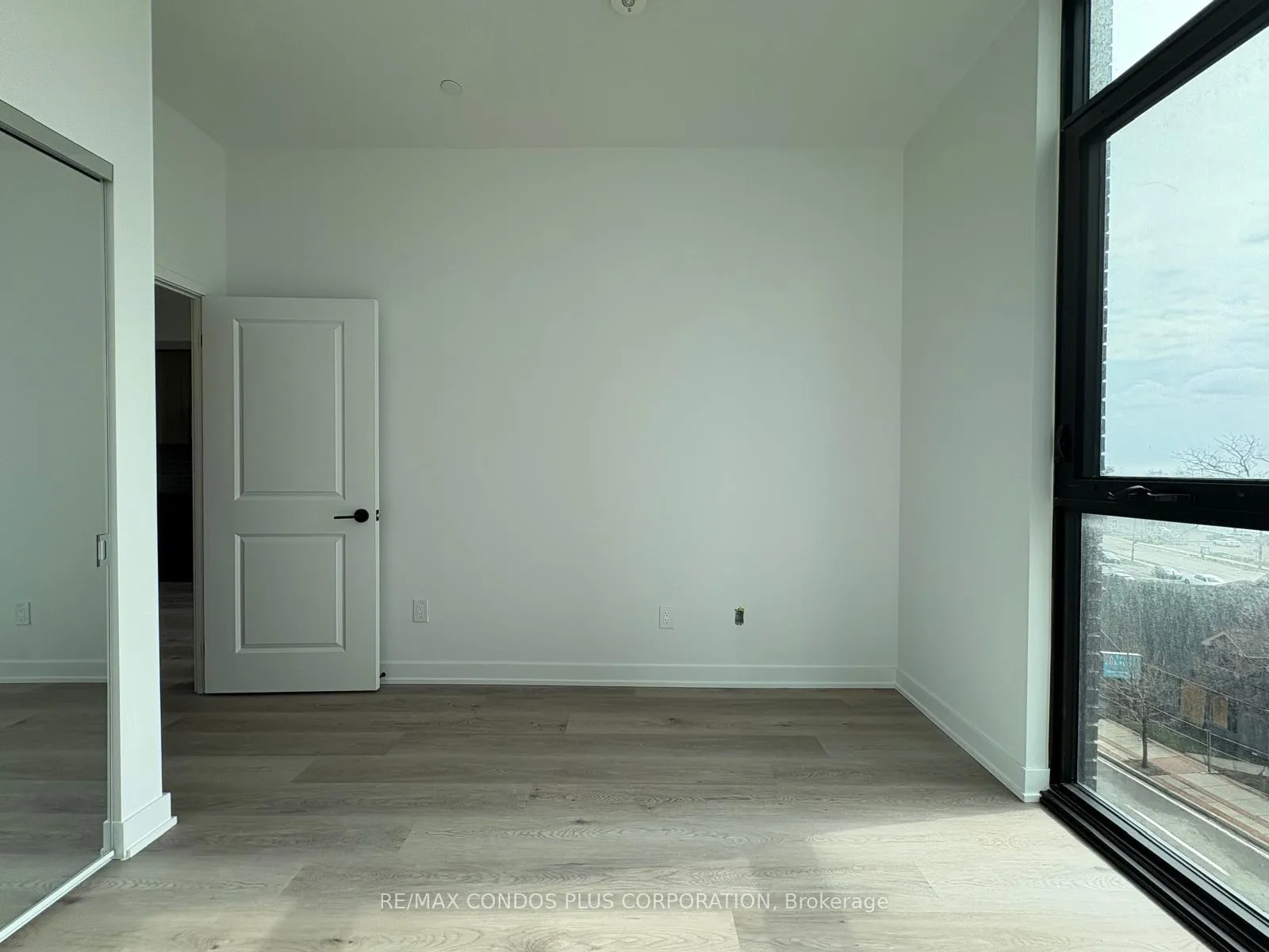 Photo 12 of Unit 414, 2075 Lakeshore Road, Burlington, Brant — HOMEH