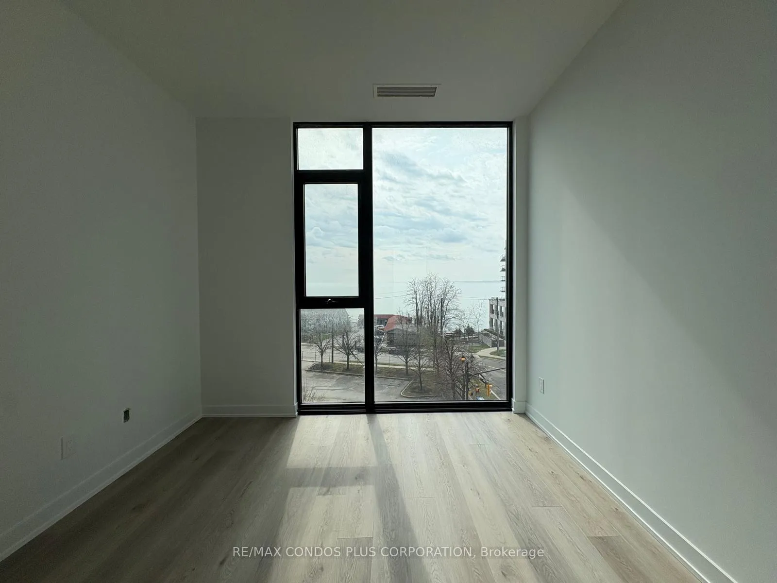 Photo 13 of Unit 414, 2075 Lakeshore Road, Burlington, Brant — HOMEH