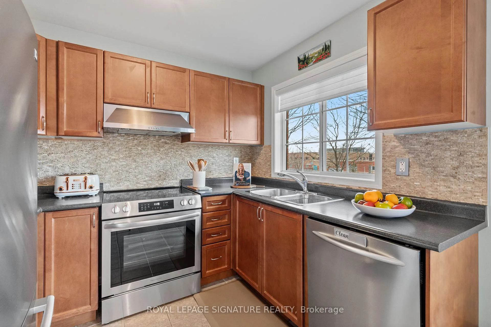 Photo 12 of 1247 Robson Crescent, Milton, Beaty — HOMEH