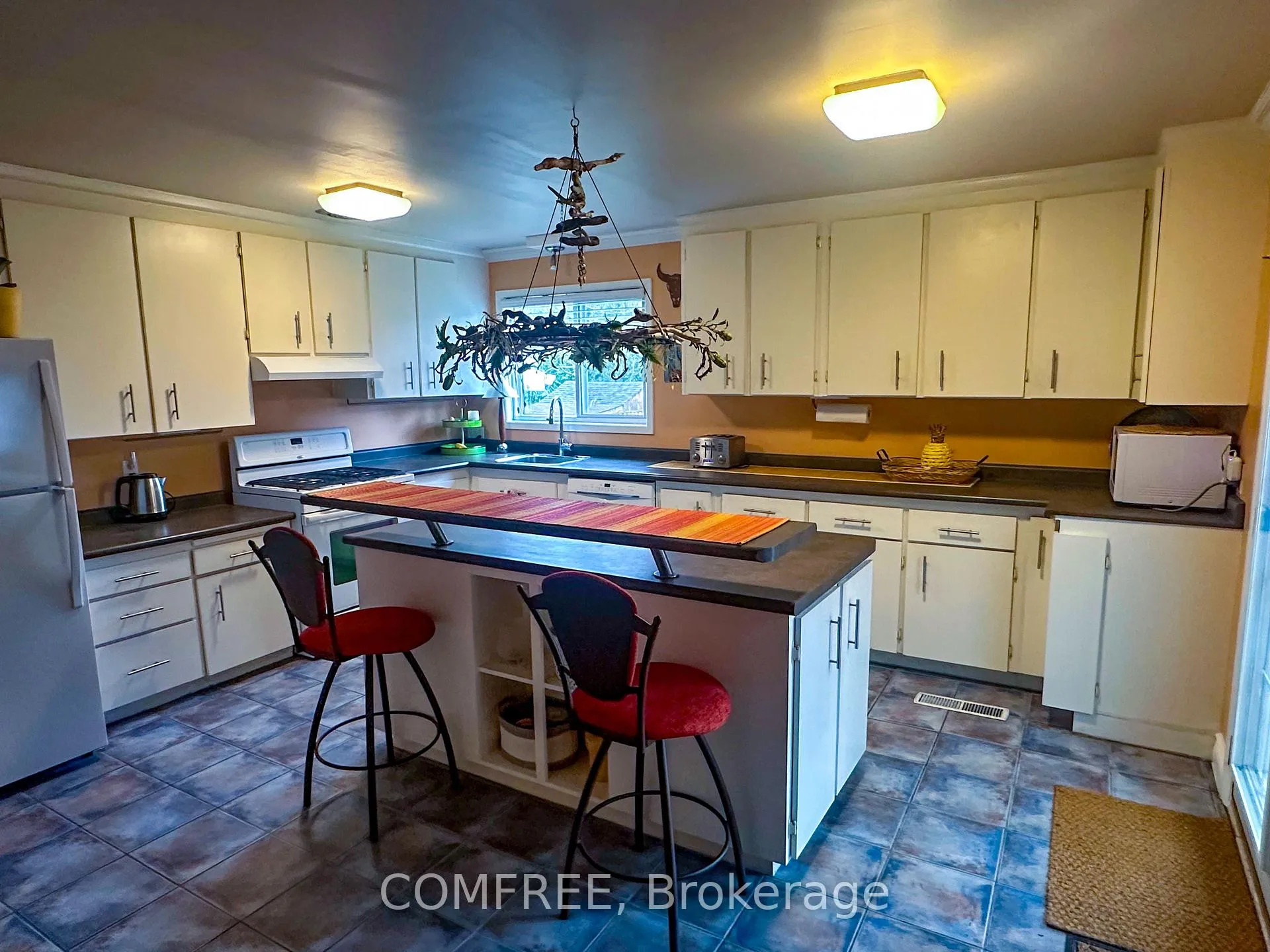 Photo 4 of 38 South Edgeware Road, St. Thomas — HOMEH