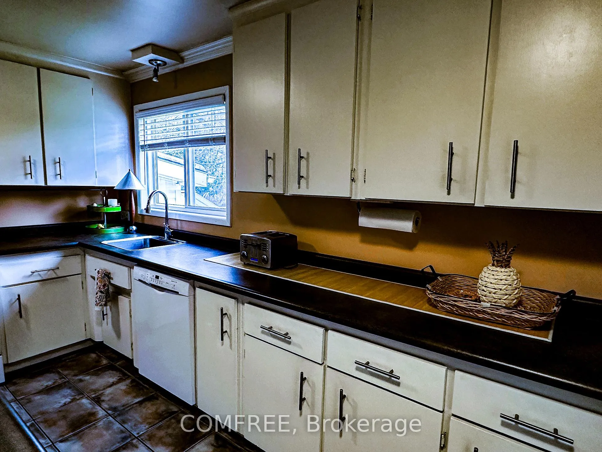 Photo 5 of 38 South Edgeware Road, St. Thomas — HOMEH