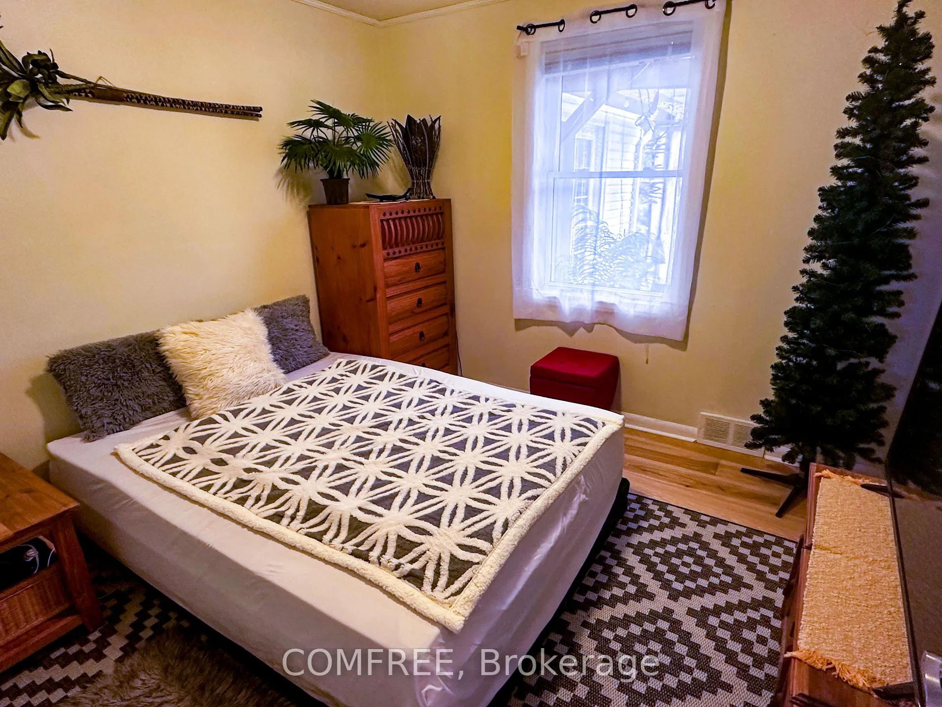 Photo 8 of 38 South Edgeware Road, St. Thomas — HOMEH