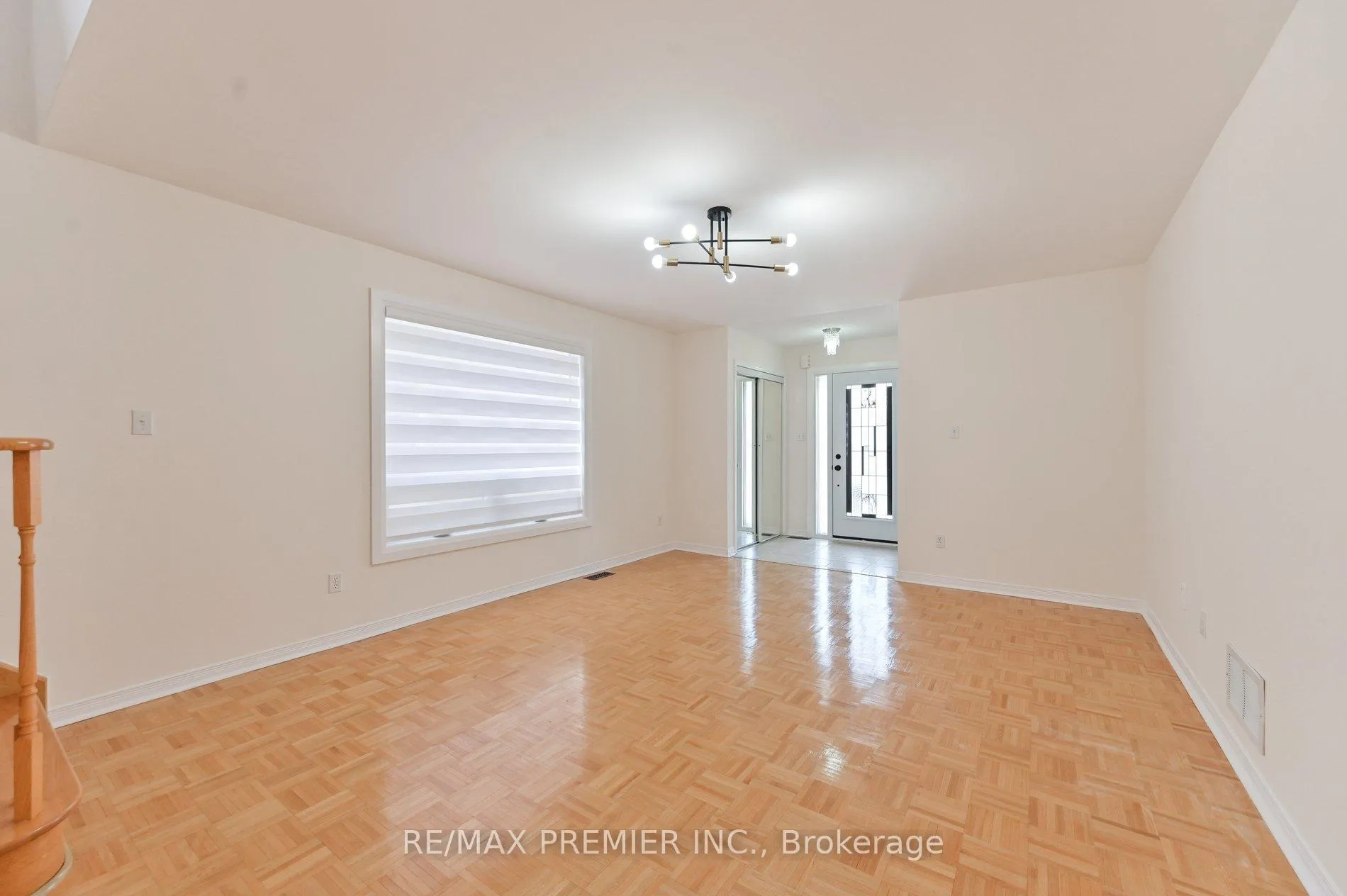 Photo 2 of 152 Laurelhurst Crescent, Vaughan, Vellore Village — HOMEH