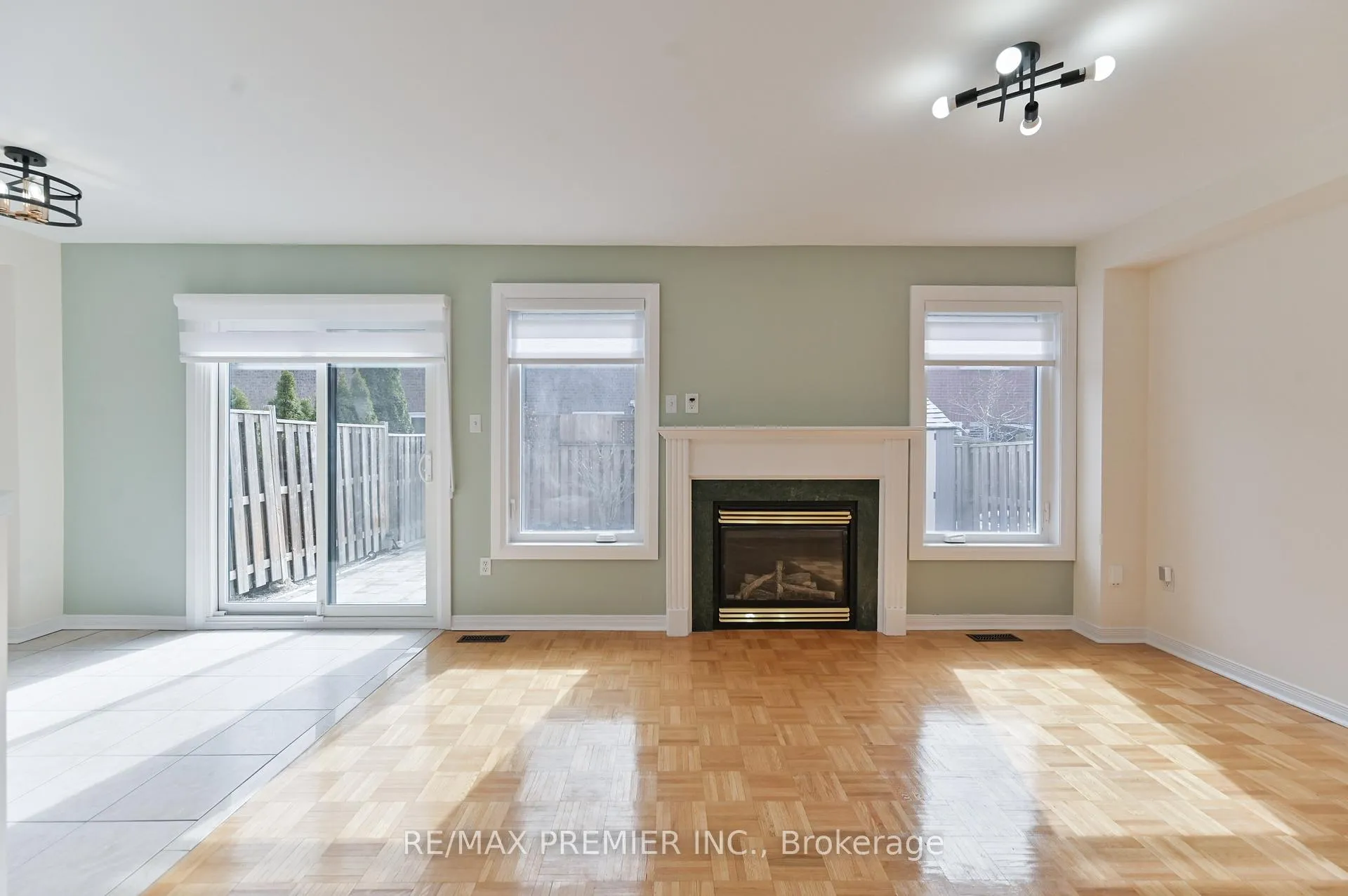 Photo 5 of 152 Laurelhurst Crescent, Vaughan, Vellore Village — HOMEH