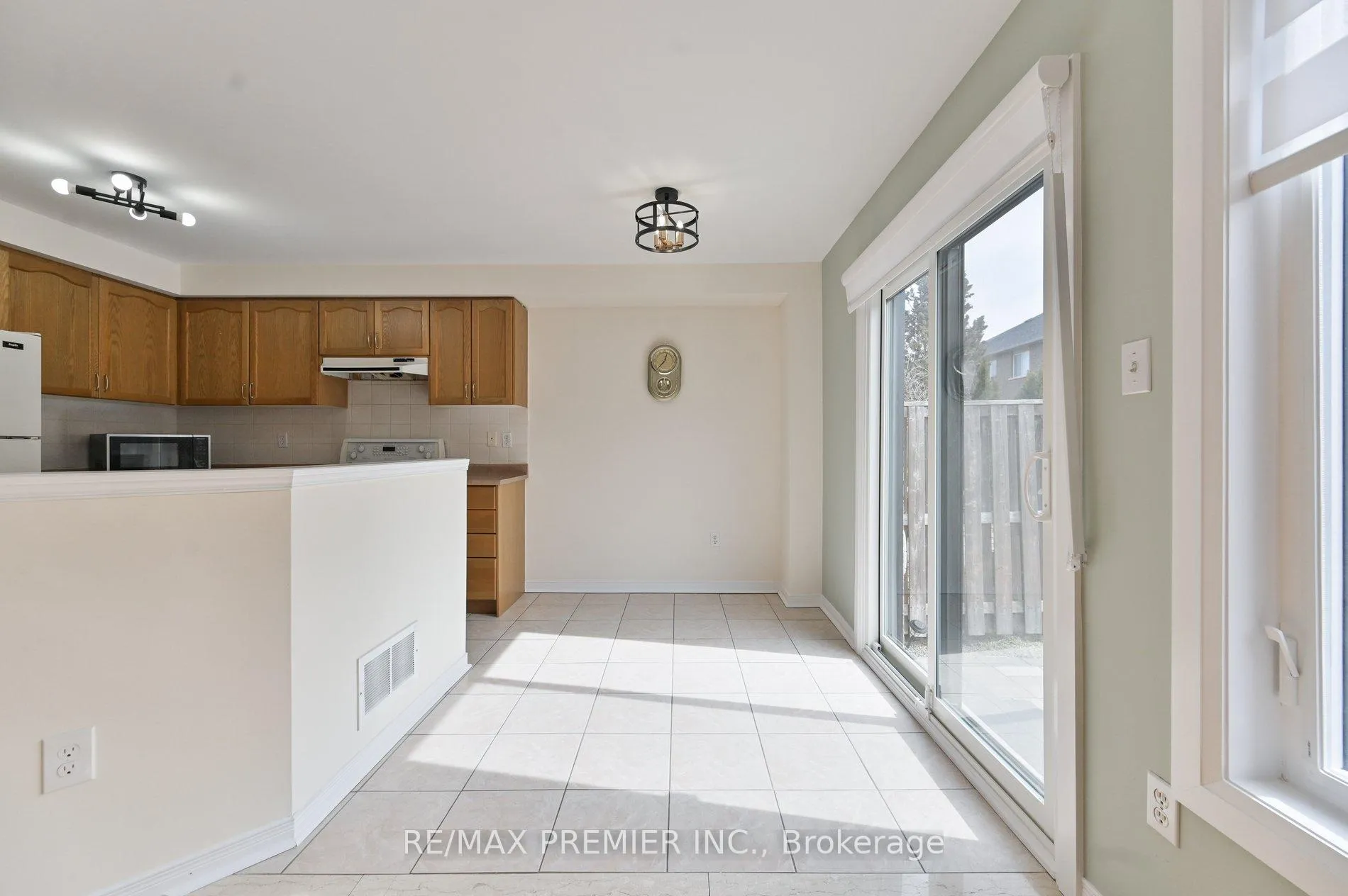 Photo 8 of 152 Laurelhurst Crescent, Vaughan, Vellore Village — HOMEH
