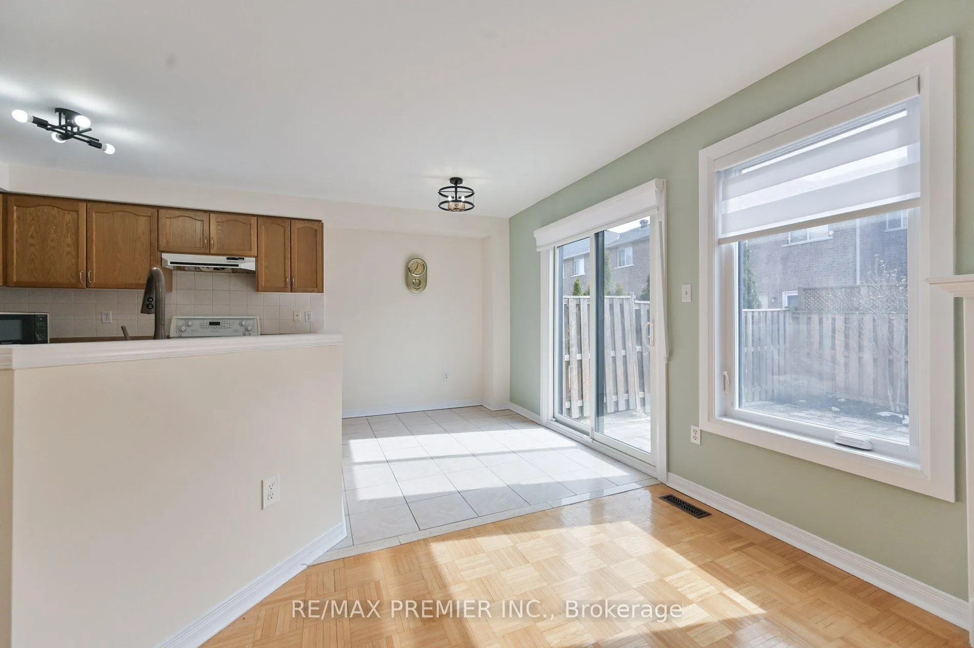 Photo 10 of 152 Laurelhurst Crescent, Vaughan, Vellore Village — HOMEH