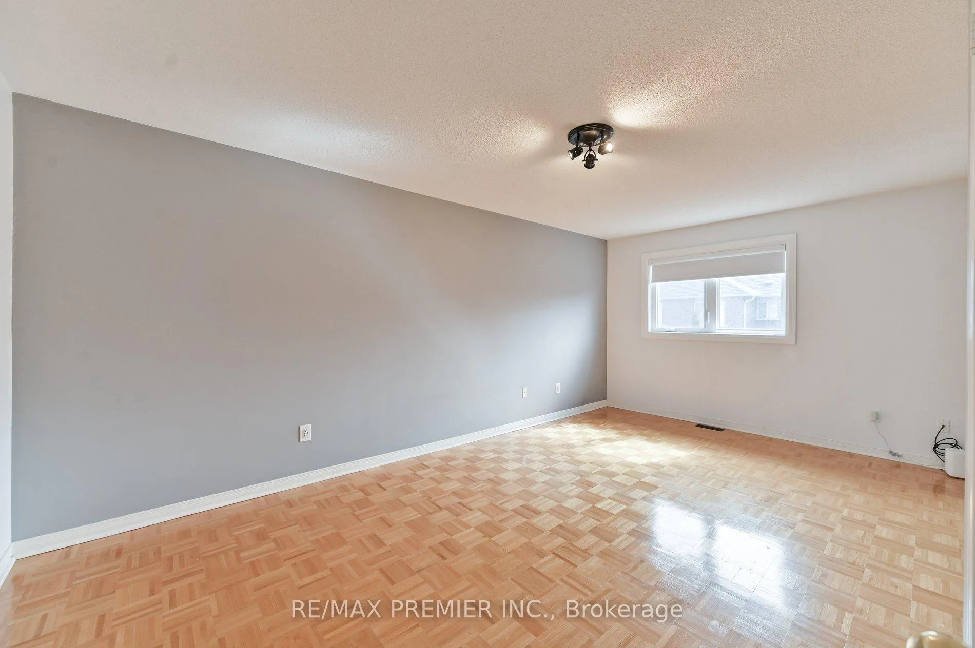 Photo 12 of 152 Laurelhurst Crescent, Vaughan, Vellore Village — HOMEH