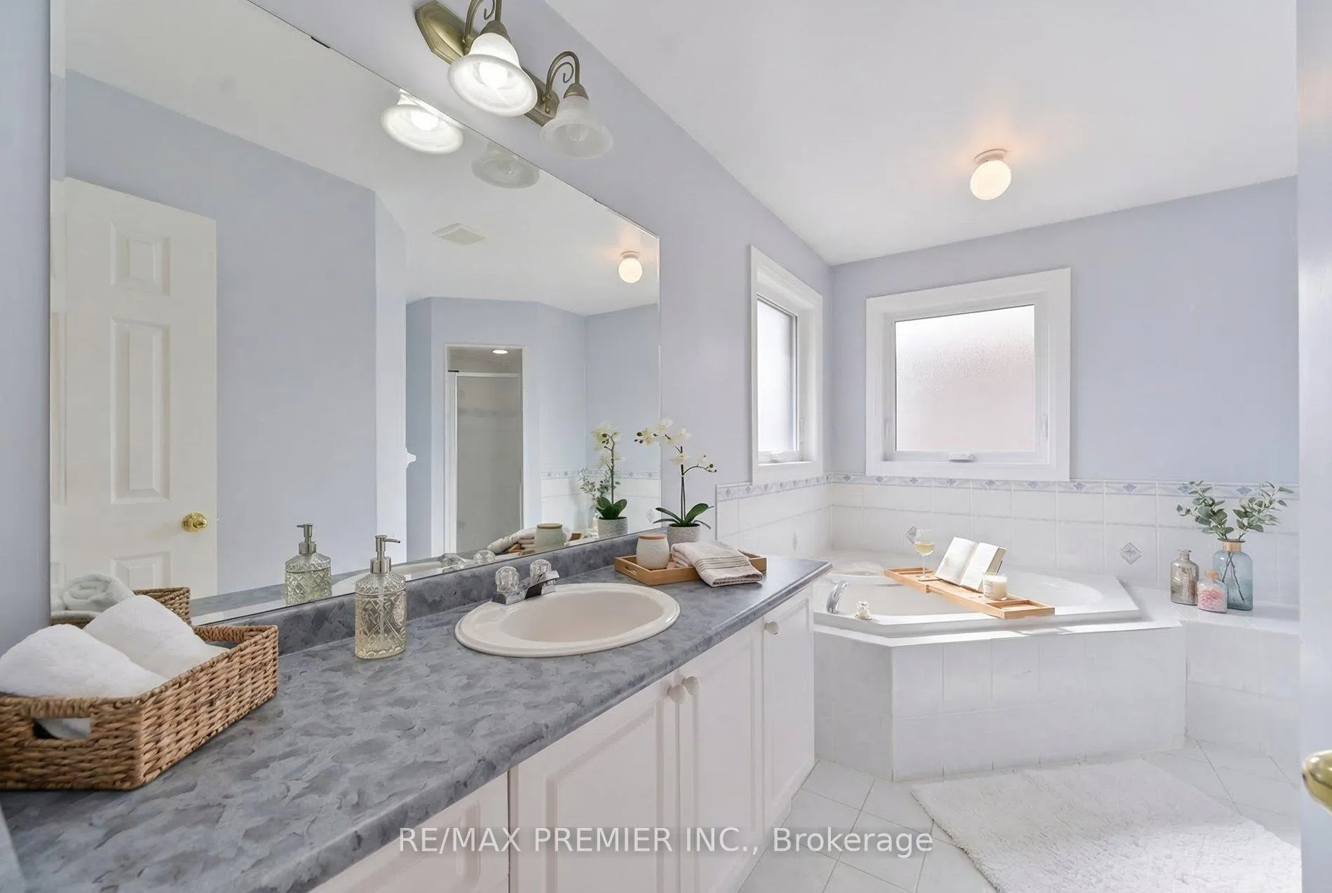 Photo 13 of 152 Laurelhurst Crescent, Vaughan, Vellore Village — HOMEH