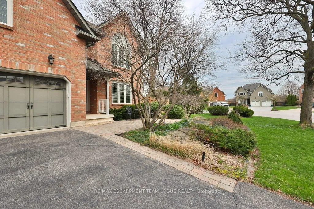 Photo 3 of 2111 Kevin Crescent, Burlington, Headon — HOMEH