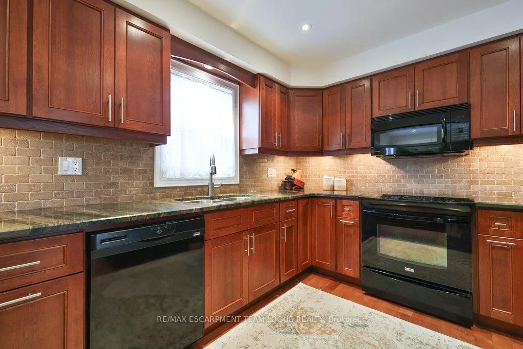 Photo 12 of 2111 Kevin Crescent, Burlington, Headon — HOMEH