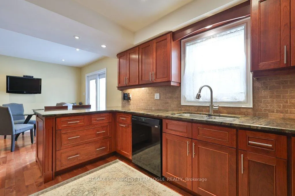 Photo 13 of 2111 Kevin Crescent, Burlington, Headon — HOMEH