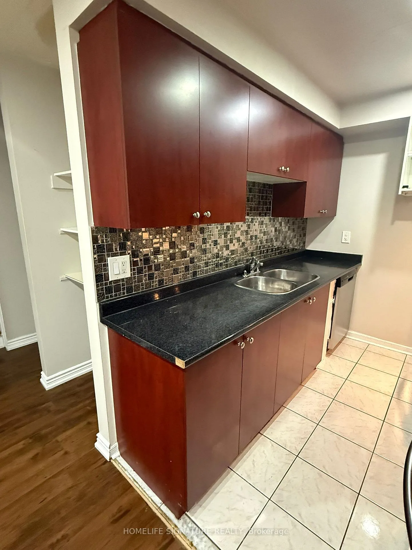 Photo 5 of 4 Carleton Place, Brampton, Bramalea West Industrial — HOMEH