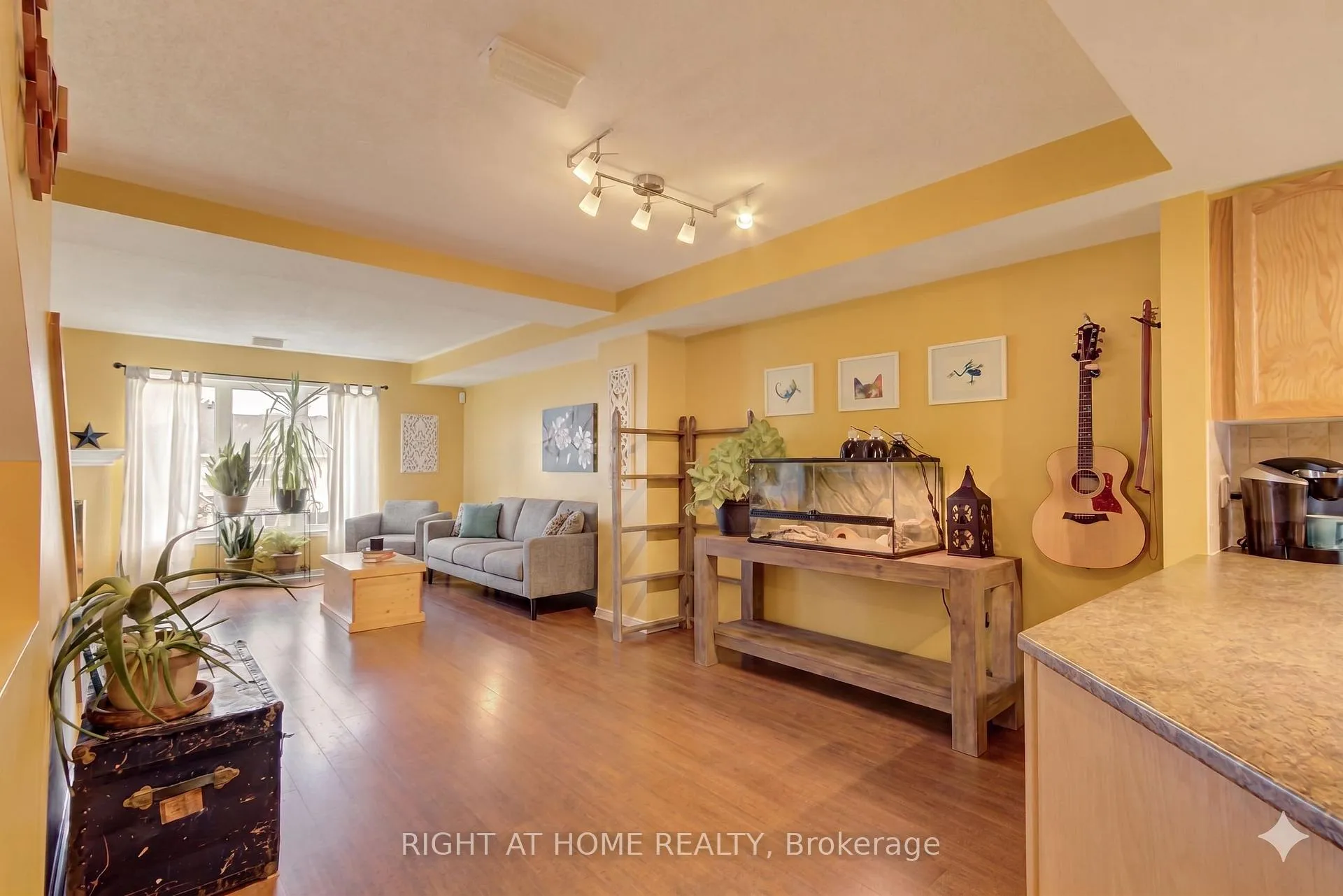 Photo 11 of Unit 47, 128 Bonfield Private, Ottawa, Avalon East — HOMEH