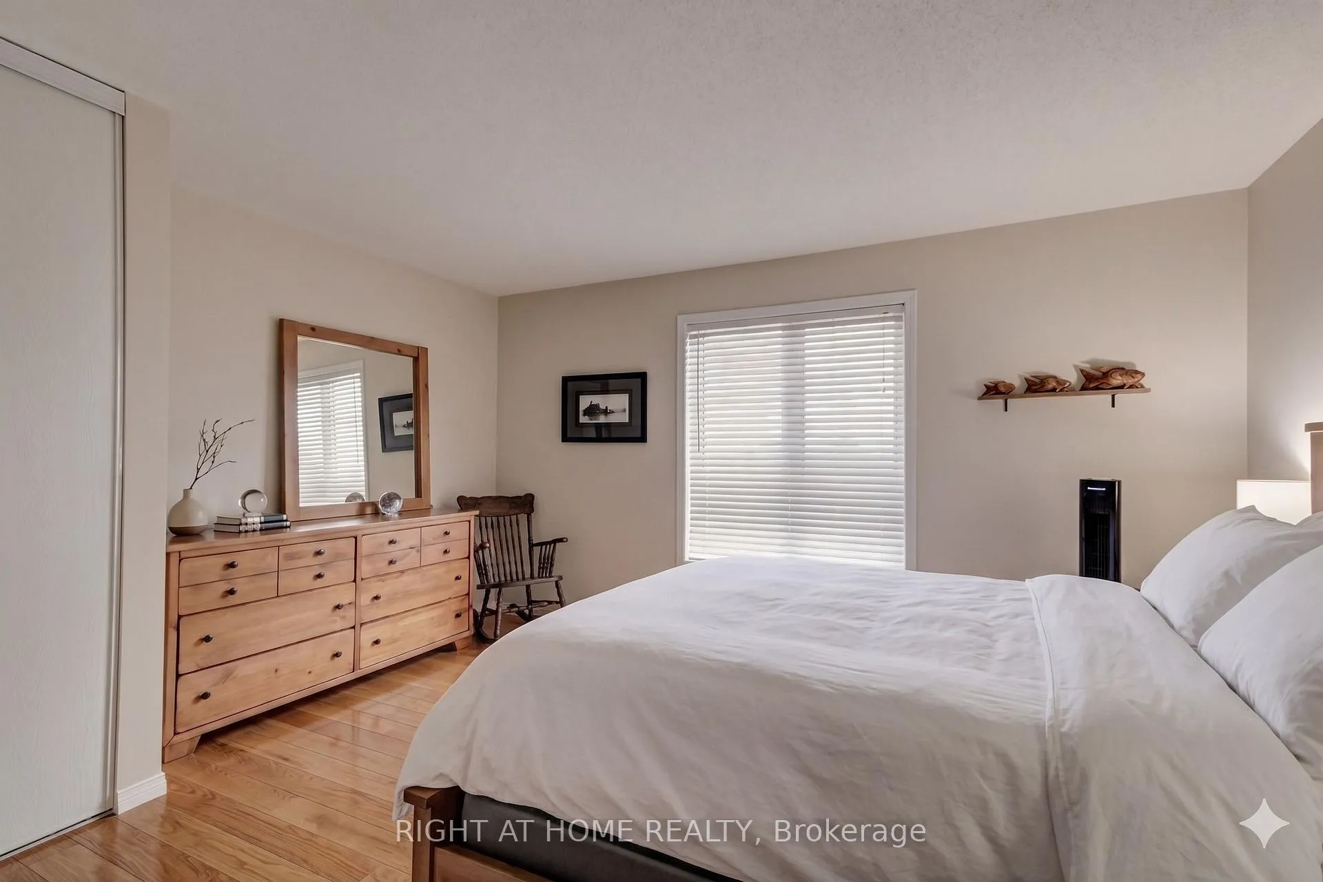 Photo 23 of Unit 47, 128 Bonfield Private, Ottawa, Avalon East — HOMEH