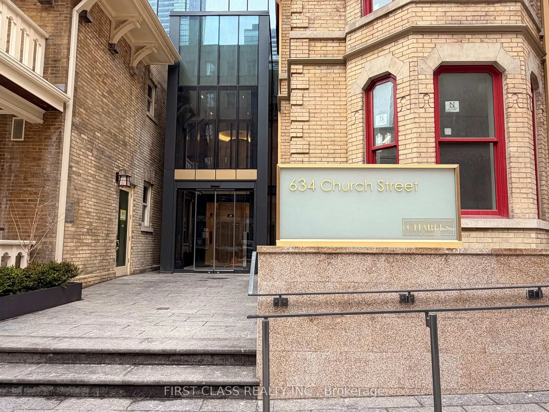 Front of Unit 3806, 634 Church Street