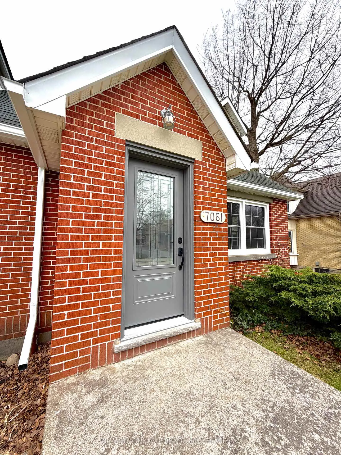 Photo 4 of 7061 Longwoods Road, London, South MM — HOMEH