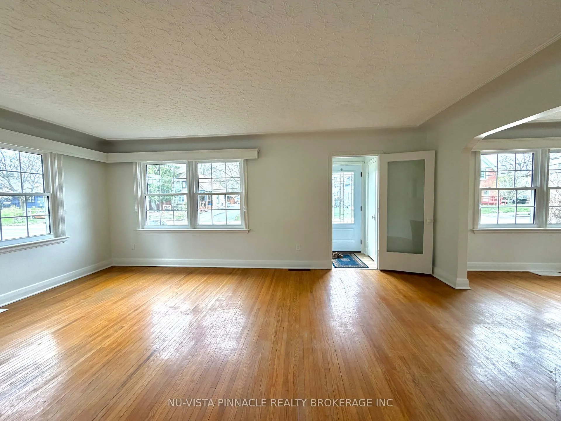Photo 7 of 7061 Longwoods Road, London, South MM — HOMEH