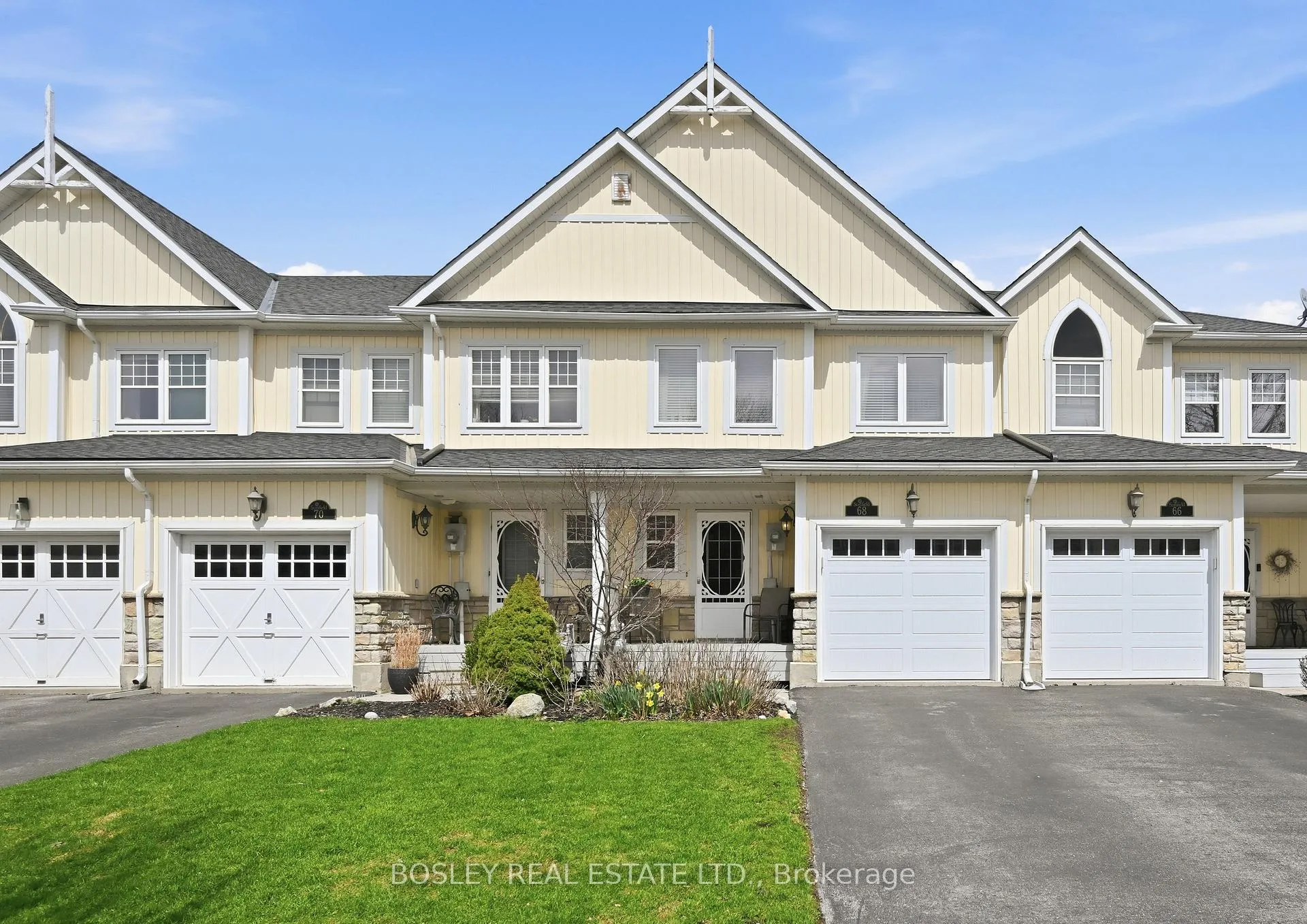Photo 1 of 68 Blue Sky Trail, Hamilton, Waterdown — HOMEH